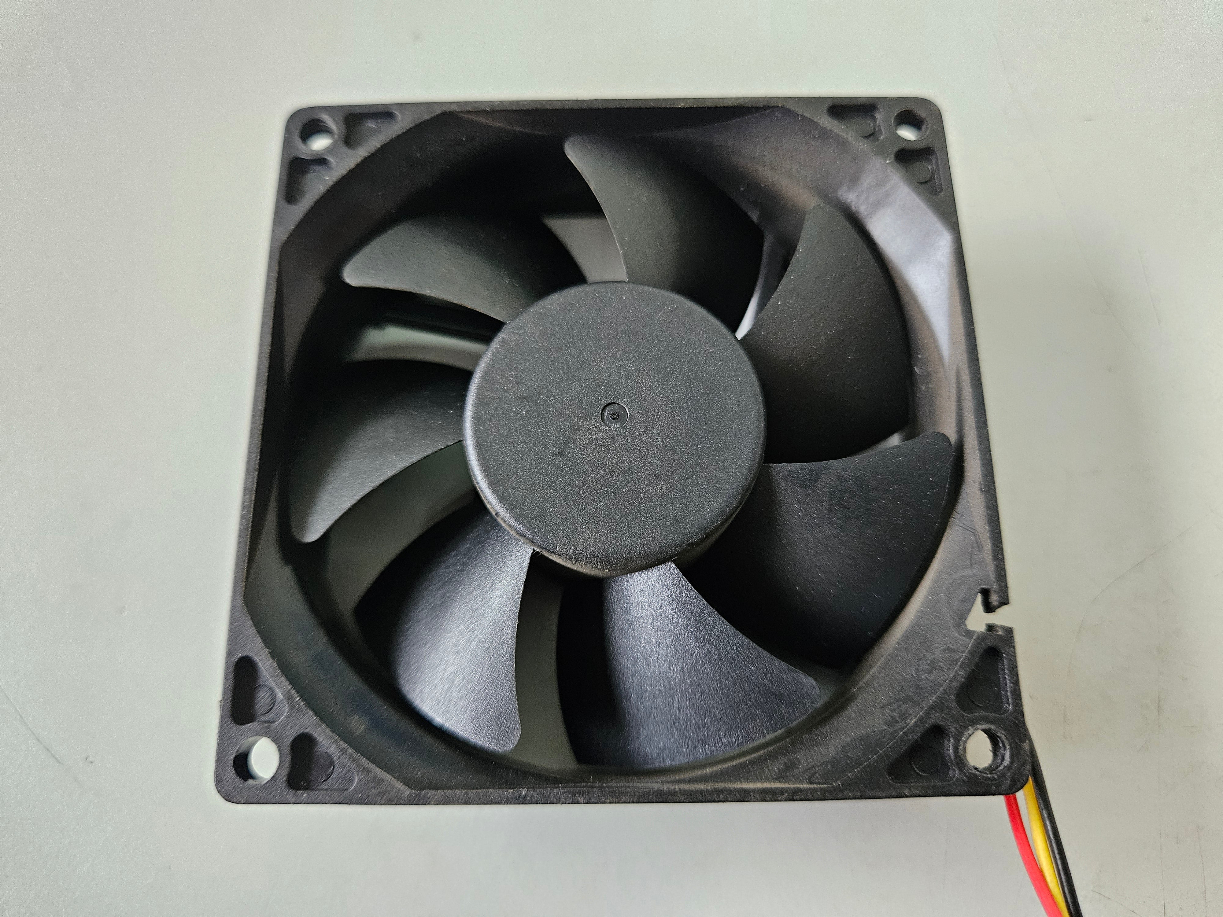 Bi-Sonic 12V 0.16A 80mm DC Brushless Fan ( SP802512M ) USED