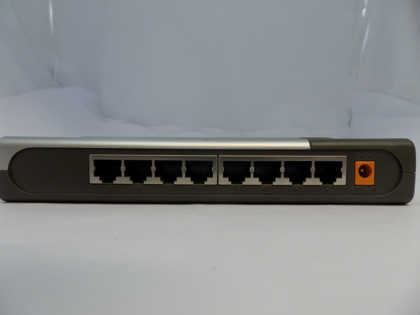 D-Link 8-Port 10/100 Fast Ethernet Switch