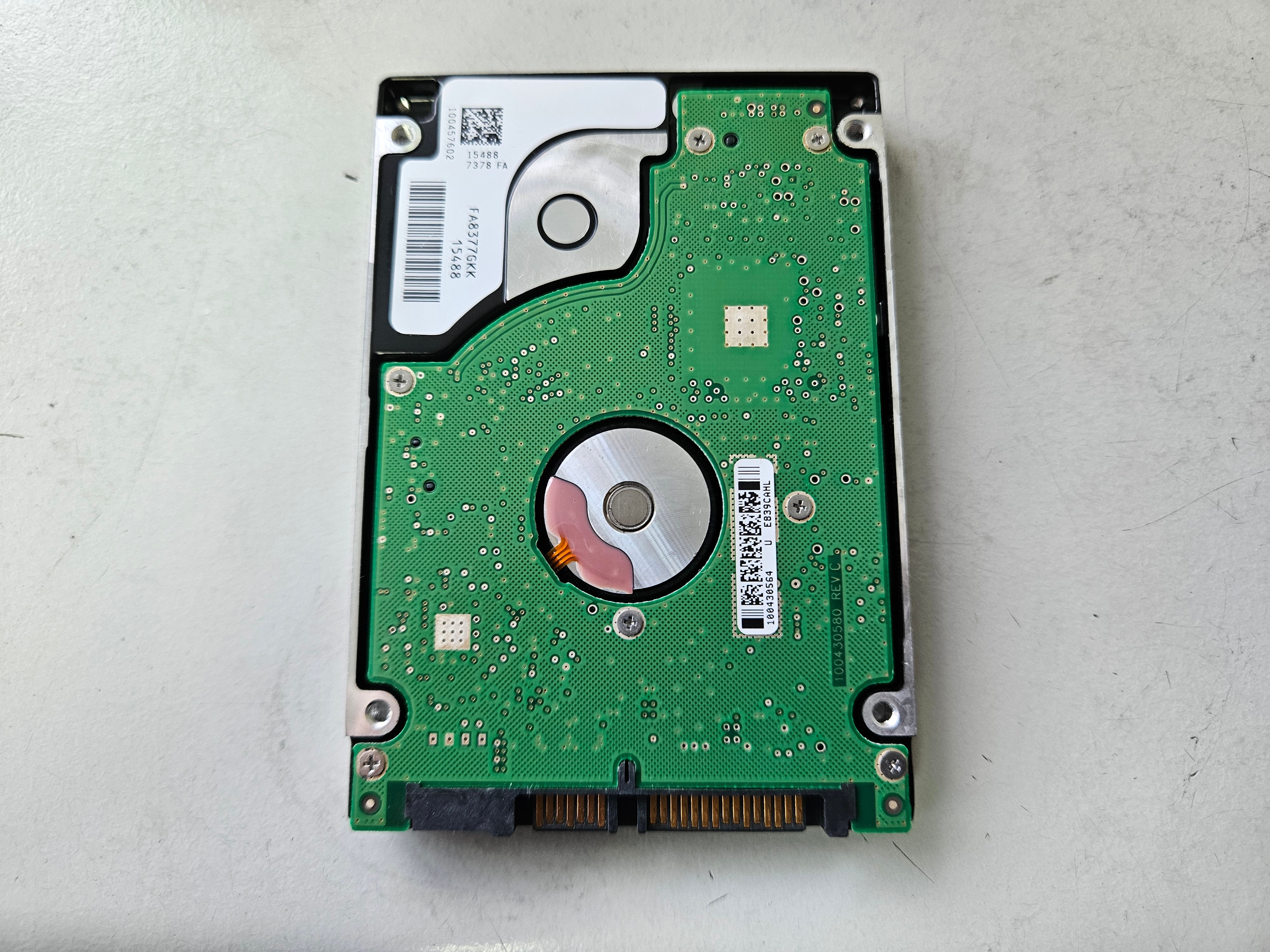 Seagate Dell 200GB 7200RPM SATA 2.5in HDD ( ST9200420ASG 9FWG44-031 0WT611 ) REF