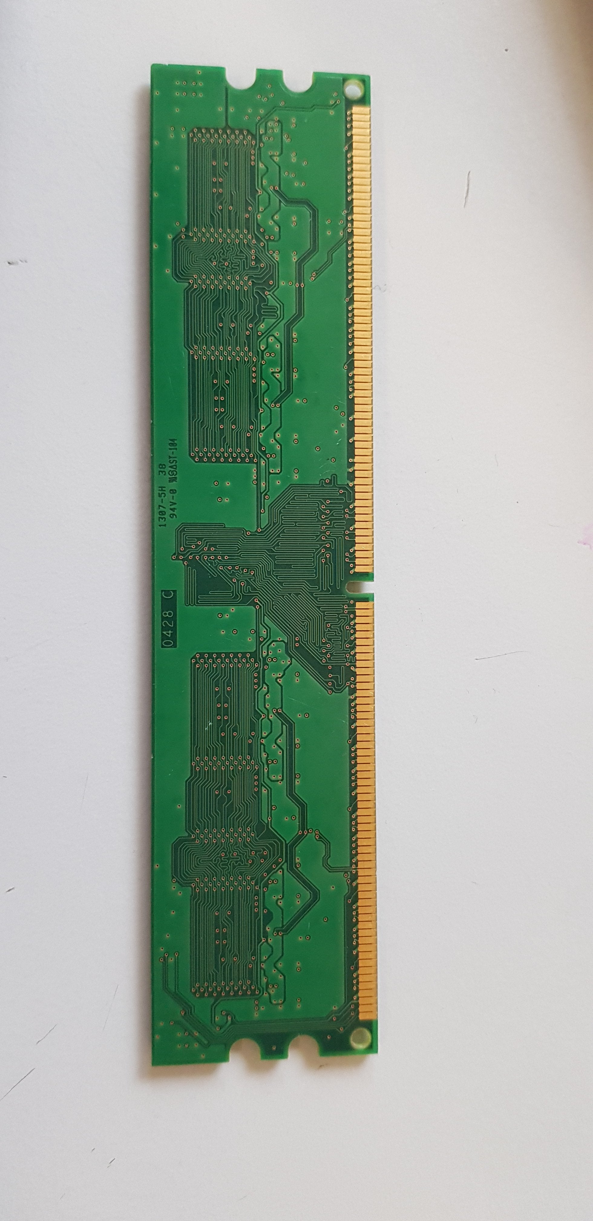 Micron 512MB 1Rx8 PC2-5300U 240Pin DDR2 SDRAM UDIMM Memory Module (MT8HTF6464AY-667D7)