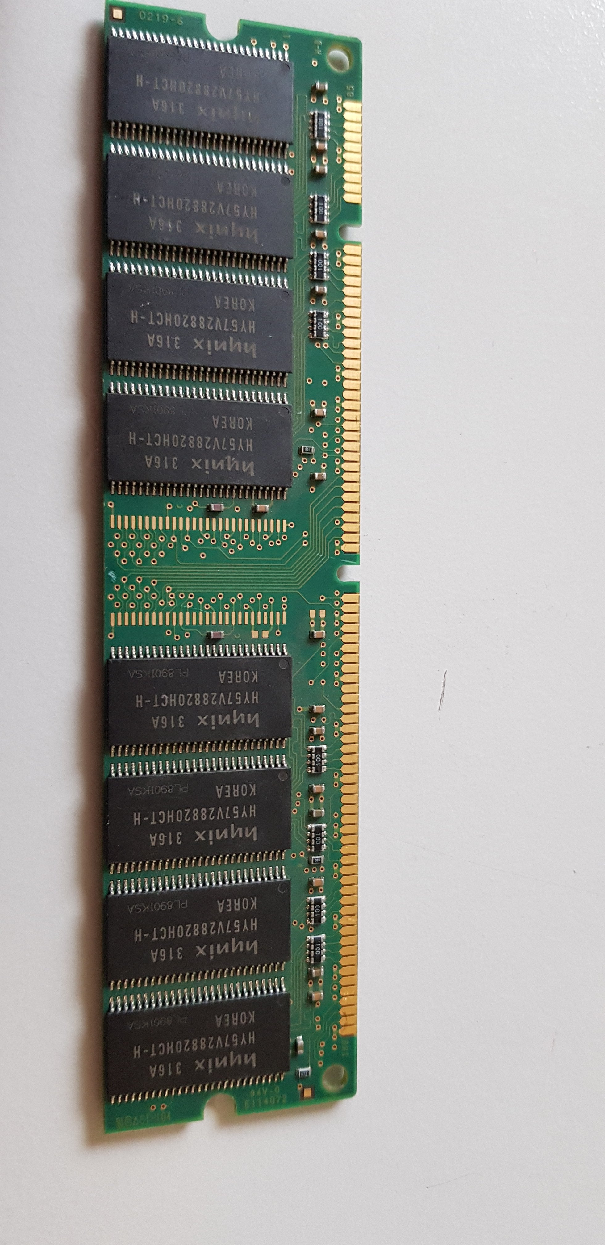 Hynix 256MB PC133U CL3 nonECC SDRAM DIMM Memory (HYM71V32635HCT8-H   AA)