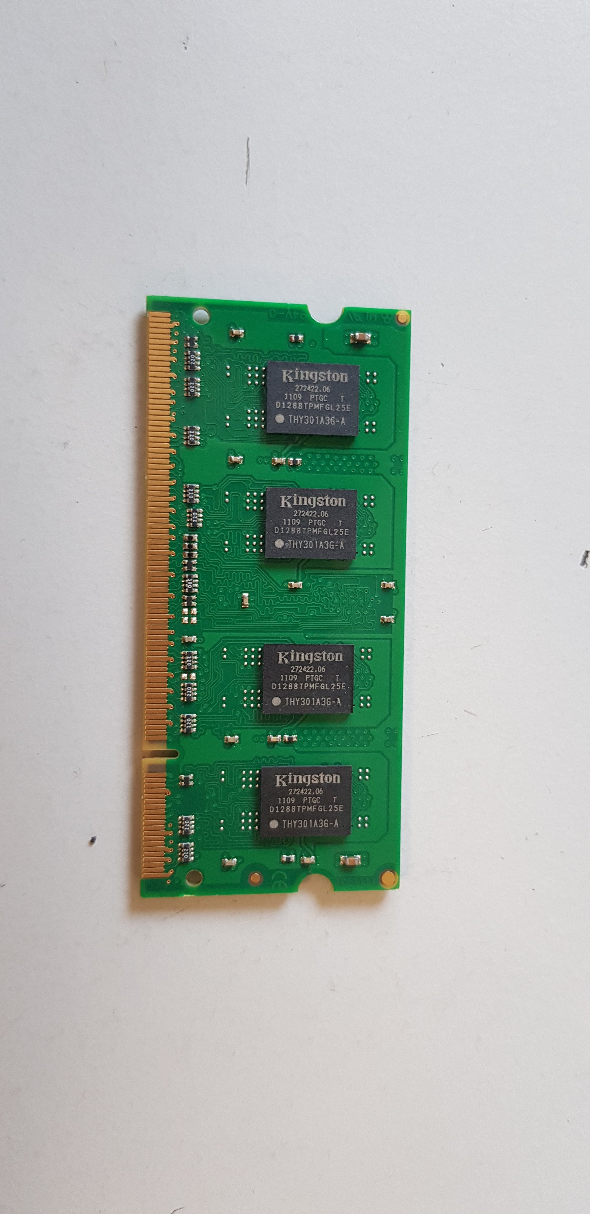 Kingston 1GB DDR2 SoDimm Non ECC PC2-5300 667Mhz Memory Module (KTT533D2/1G  9905293.070 REF)