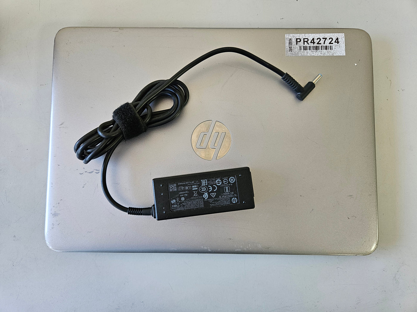 HP EliteBook 840 G3 250GB SSD 8GB i5-6200U Linux Mint 21.3 ( 1EM27ES#ABU ) USED