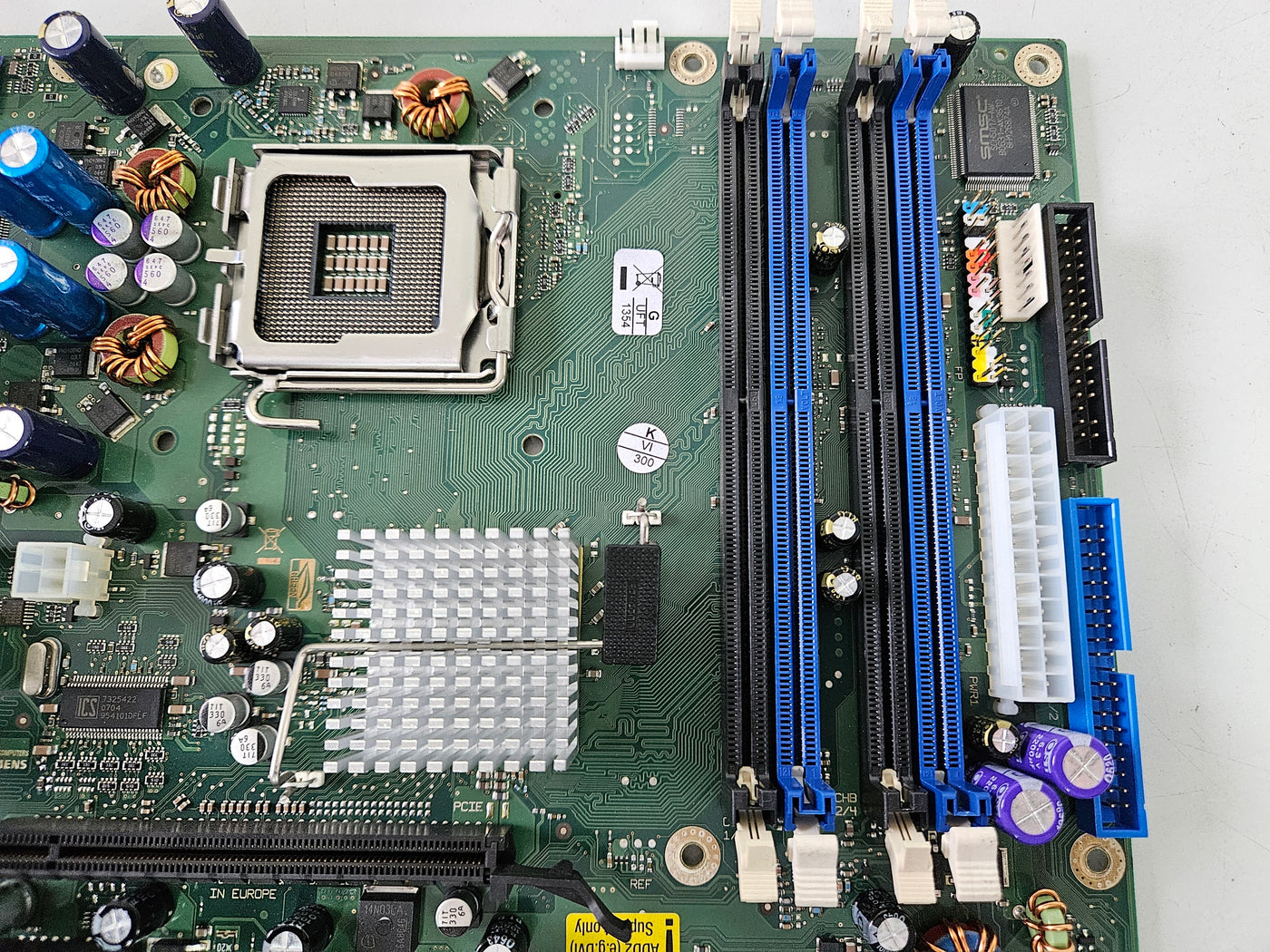 Fujitsu Siemens D2331-A12 System Motherboard ( W26361-W1261-X-03 W26361-W1261-Z1-04-36 ) USED