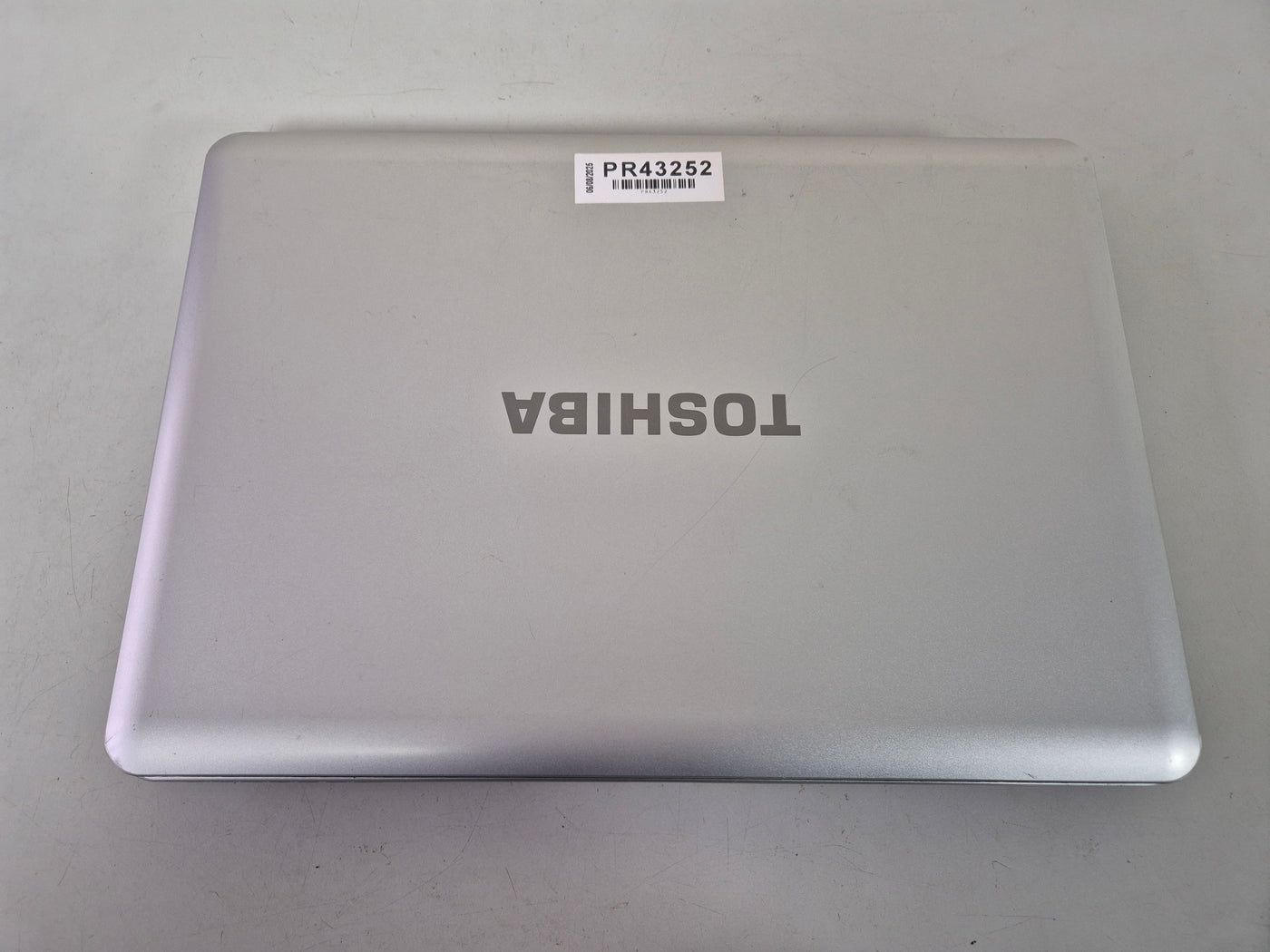 Toshiba Satellite L450D-11G 160GB HDD 2GB RAM DVD AMD Sempron 2.1GHz Win7 Home 15.6" ( PSLY5E-00C01LEN ) USED