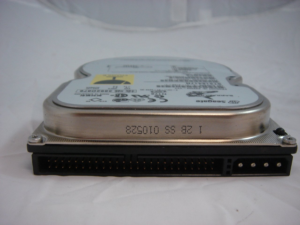 MC6323_9U2004-001_Seagate 18.4GB SCSI 50 Pin 7200rpm Recertified HDD - Image3