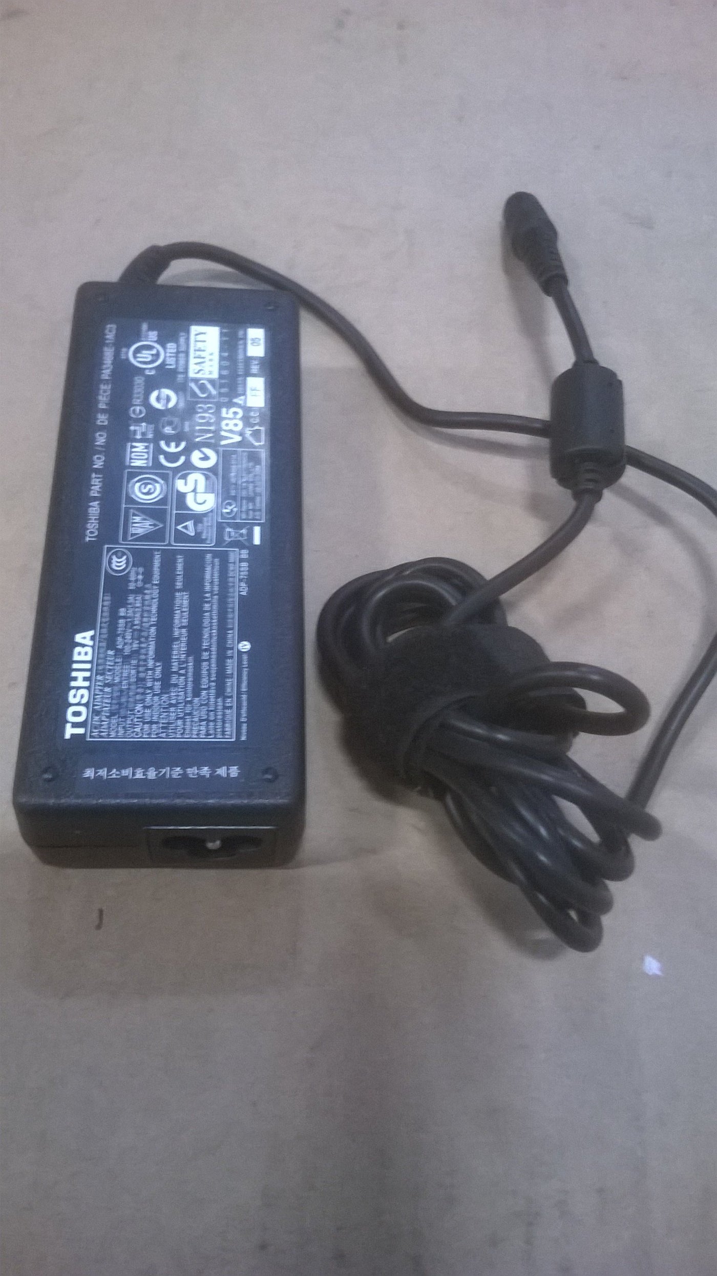 TOSHIBA AC ADAPTER 19 V 3.95A ( MODEL NO ADP-75SB BB PART NO PA3468E 1AC3 USED )