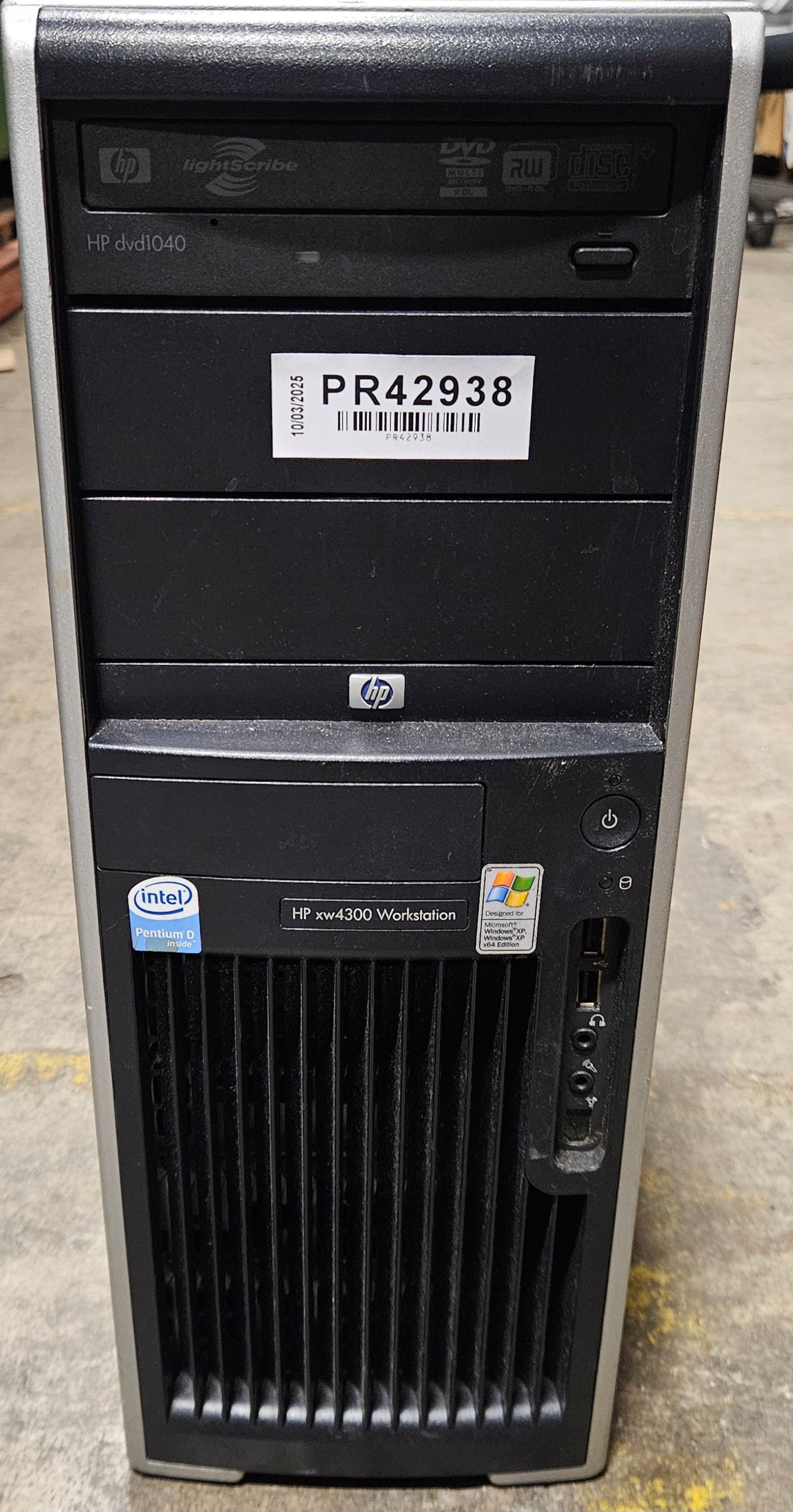 HP XW4300 Workstation 2GB RAM Pentium D 3.4GHz NO HDD NO OS DVD Dual DVI Nvidia Quadro FX WinXP Pro COA ( PS988AV ) USED