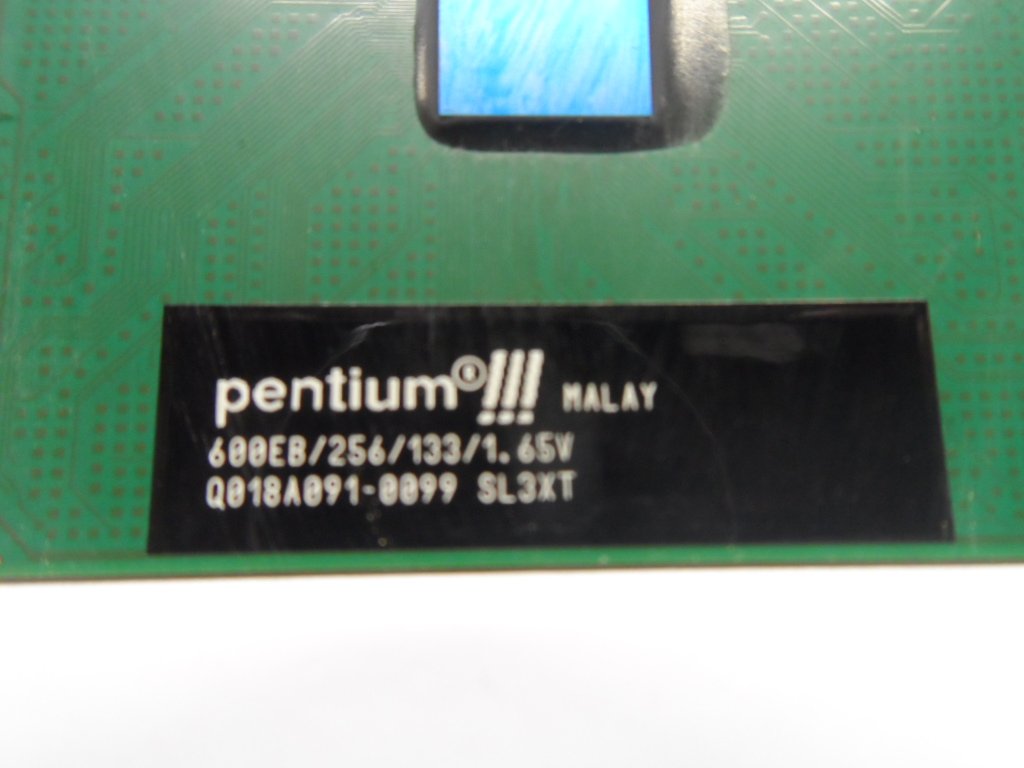 Intel Pentium III 600MHz 133MHz 256KB Socket 370 CPU ( SL3XT ) REF