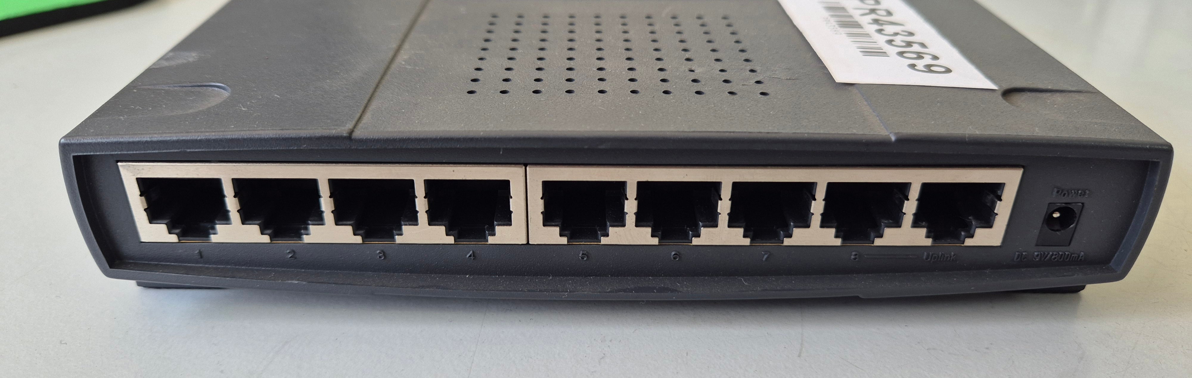 Linksys 8 Port 10/100 Workgroup Switch with PSU ( EZXS88W ) USED
