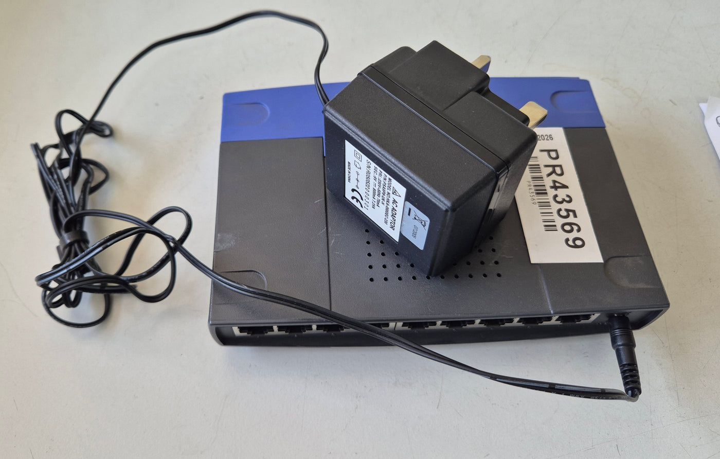 Linksys 8 Port 10/100 Workgroup Switch with PSU ( EZXS88W ) USED