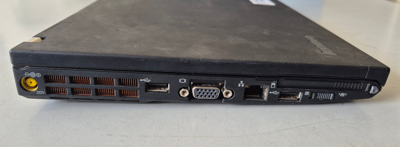 Lenovo Thinkpad X200 NO HDD 4GB RAM Intel Core 2 Duo P8400 2.26GHz NO OS SPR
