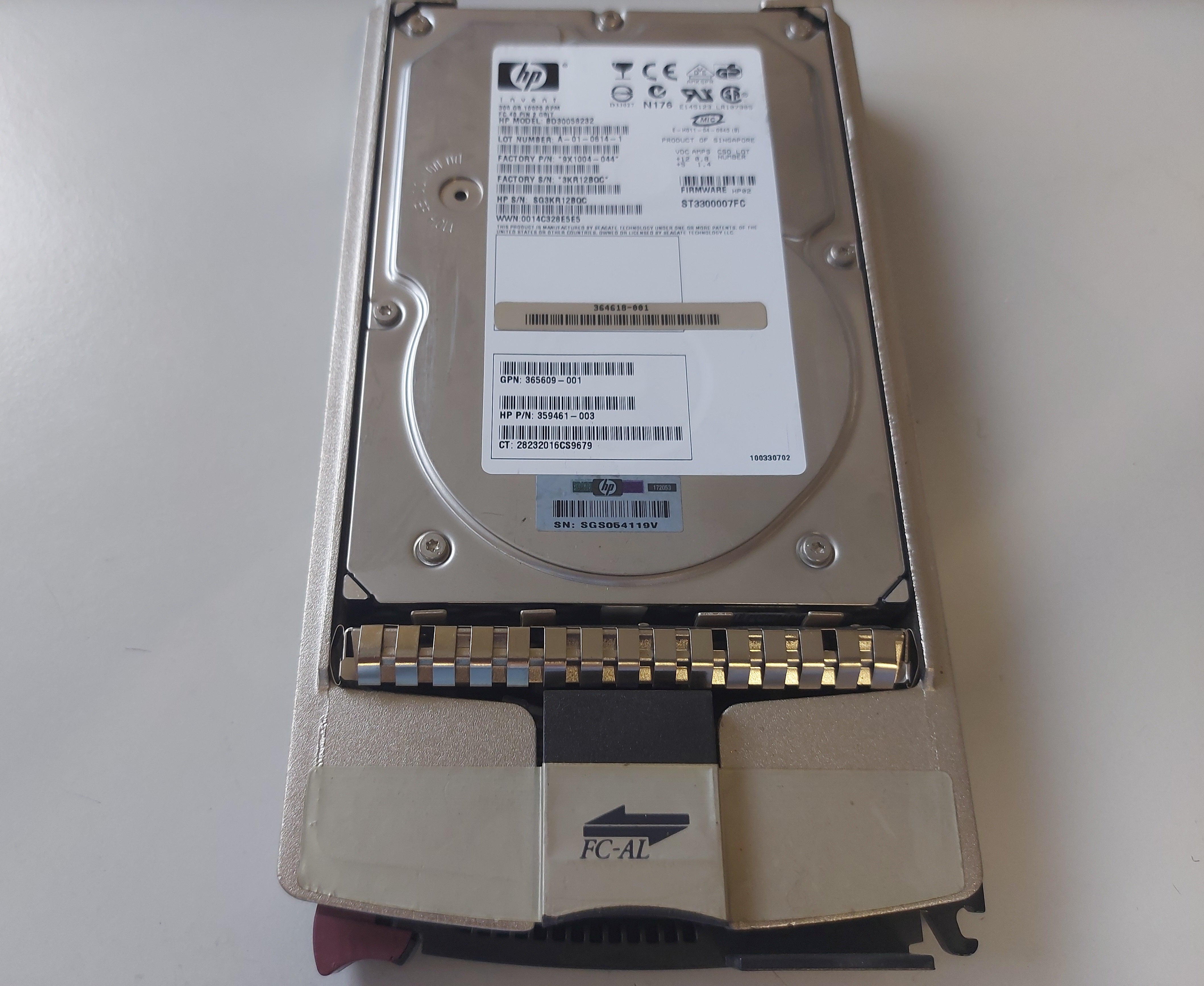 HP Seagate 300GB 10Krpm Fibre Channel 3.5" HDD in Caddy ( 9X1004-044 ST3300007FC BD30058232 365609-001 359461-003 366023-001 364618-001 ) USED