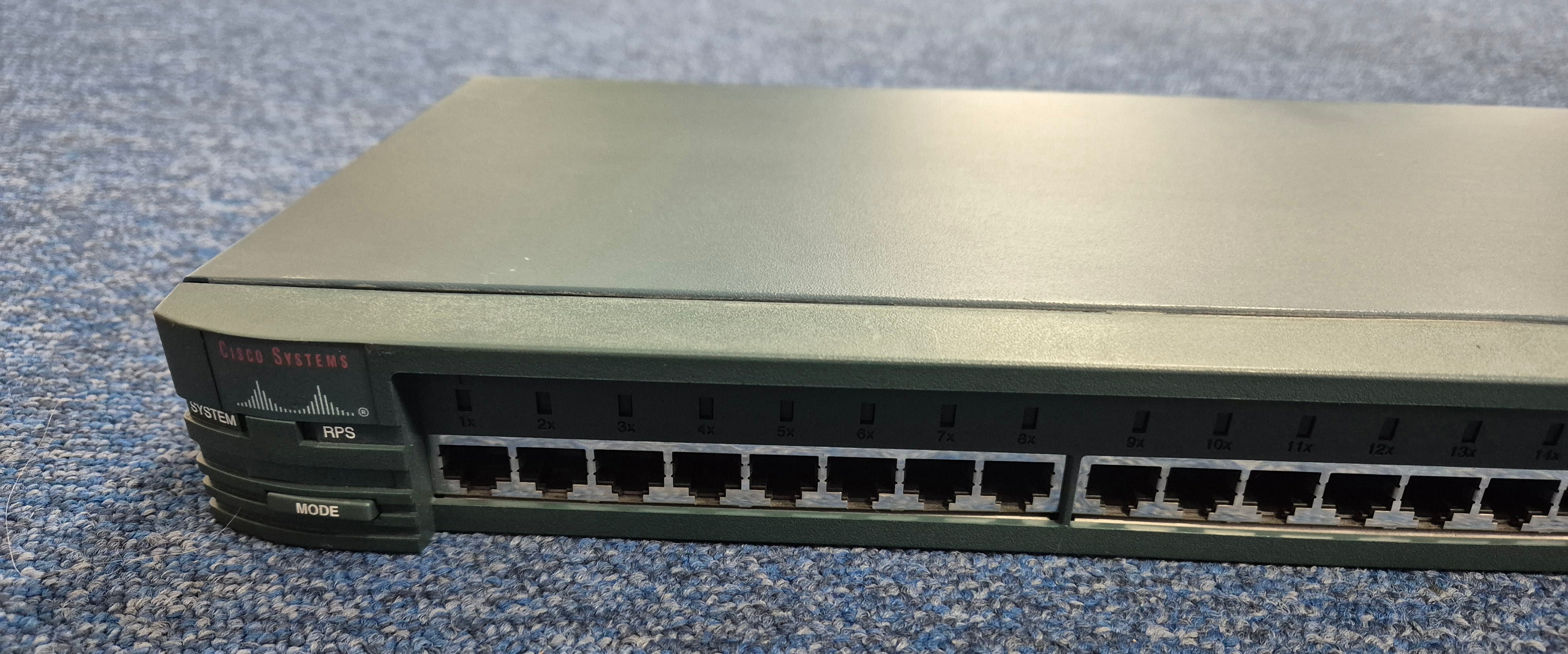 Cisco Catalyst 1900 Series 24-Port Switch 10BaseT + 100BaseTX ( WS-C1924-A ) USED