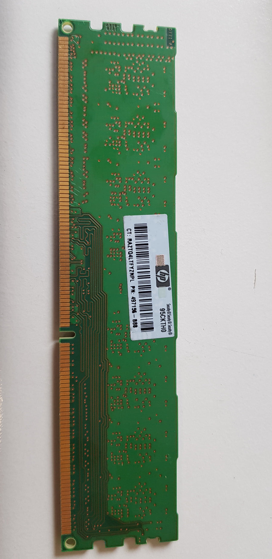 Micron / HP 1GB PC3-10600 DDR3-1333MHz non-ECC Unbuffered CL9 240-Pin DIMM Single Rank Memory Module(MT8JTF12864AZ-1G4F1 / 497156-B88)