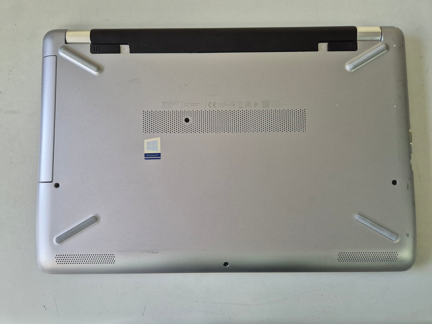 HP 250 G6 256GB SSD 8GB RAM i5-1135G7 2.4GHz NO OS 15.6" ( 1WY59EA#ABU ) SPR