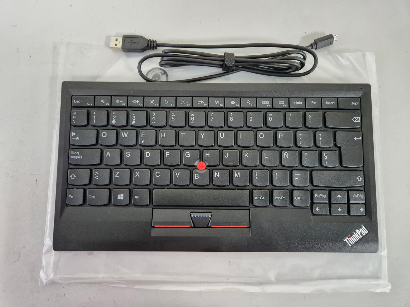 Lenovo KT-1255 ThinkPad Compact Bluetooth Keyboard w/ trackpoint - Spanish ( 4Y40U90594 03X7715 ) USED