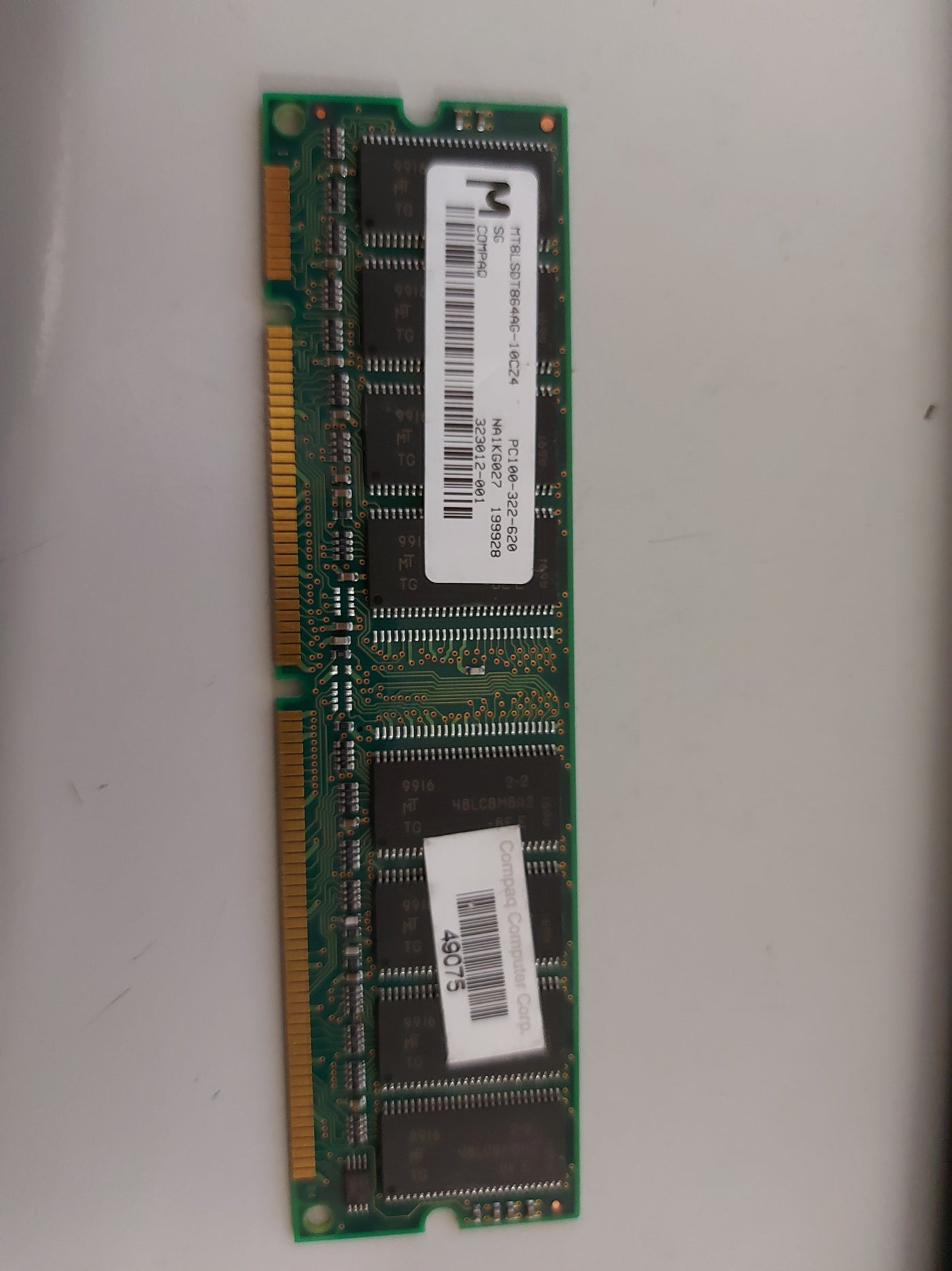 Micron 64MB PC100 100MHz non-ECC Unbuffered CL2 168P DIMM MT8LSDT864AG-10CZ4