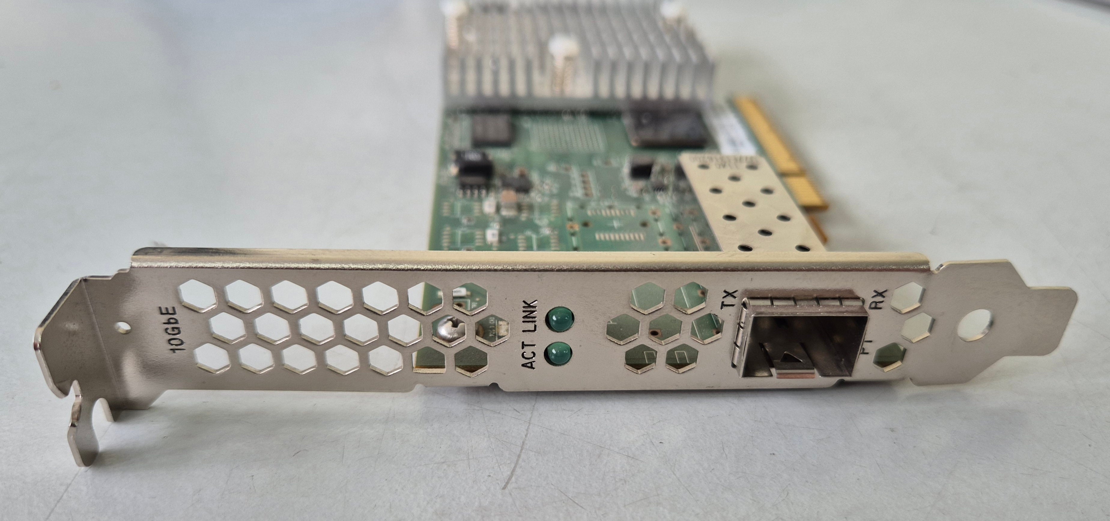 Q-Logic 10Gbps Ethernet to PCIe Single Port Converged Network Adapter ( QLE8240-CU NE3210406-04 A ) USED