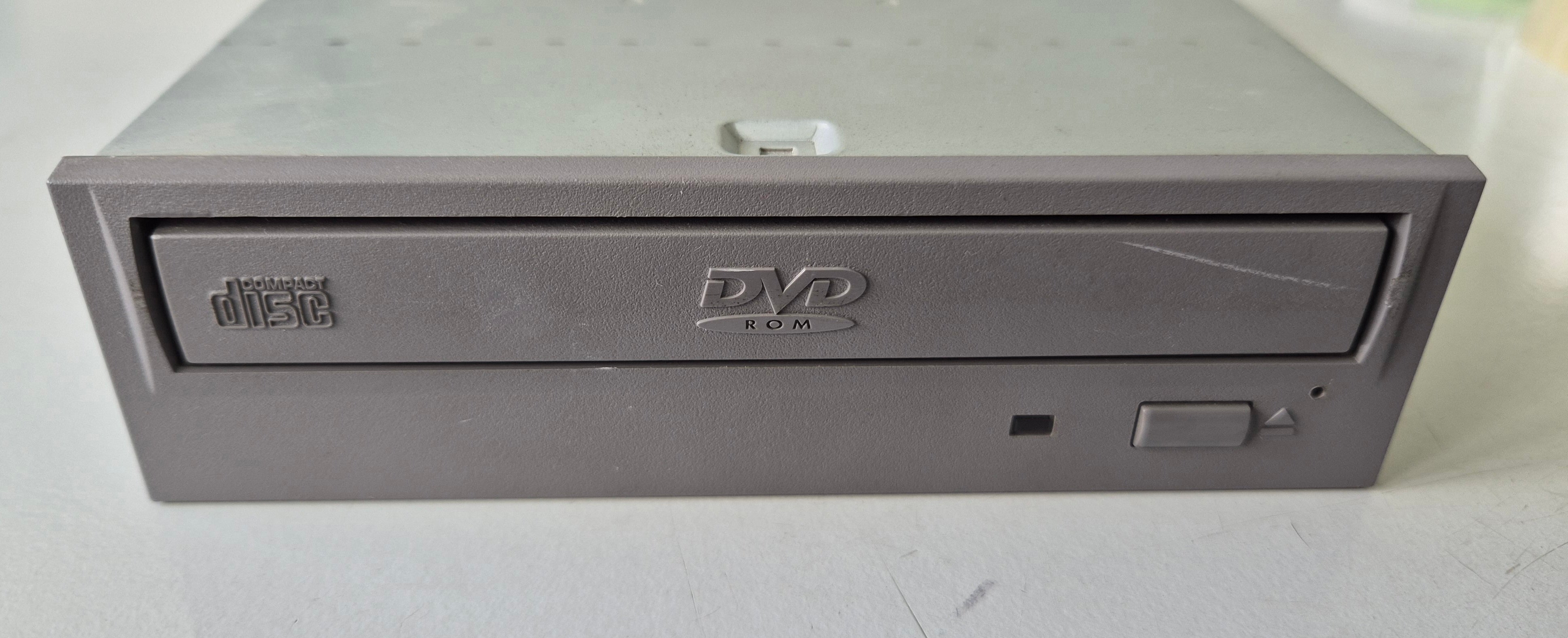 Toshiba Sun 10X SCSI DVD-ROM Drive ( 592454-A0 SD-M1401 3900025-01 ) USED