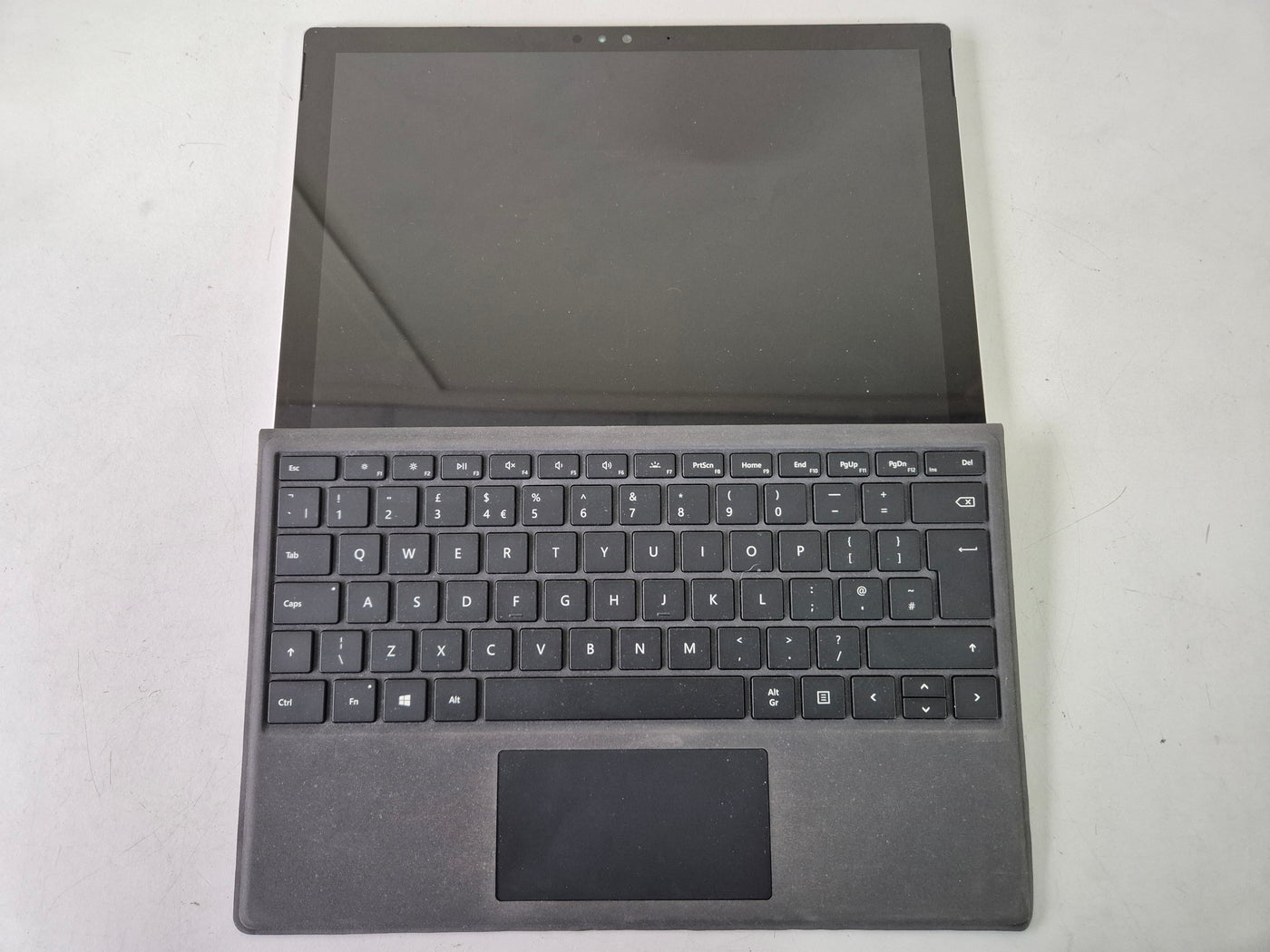 Microsoft Surface Pro 4 240GB SSD 8GB i5-6300U 2.40GHz Win10 12.3" ( 1724 ) USED