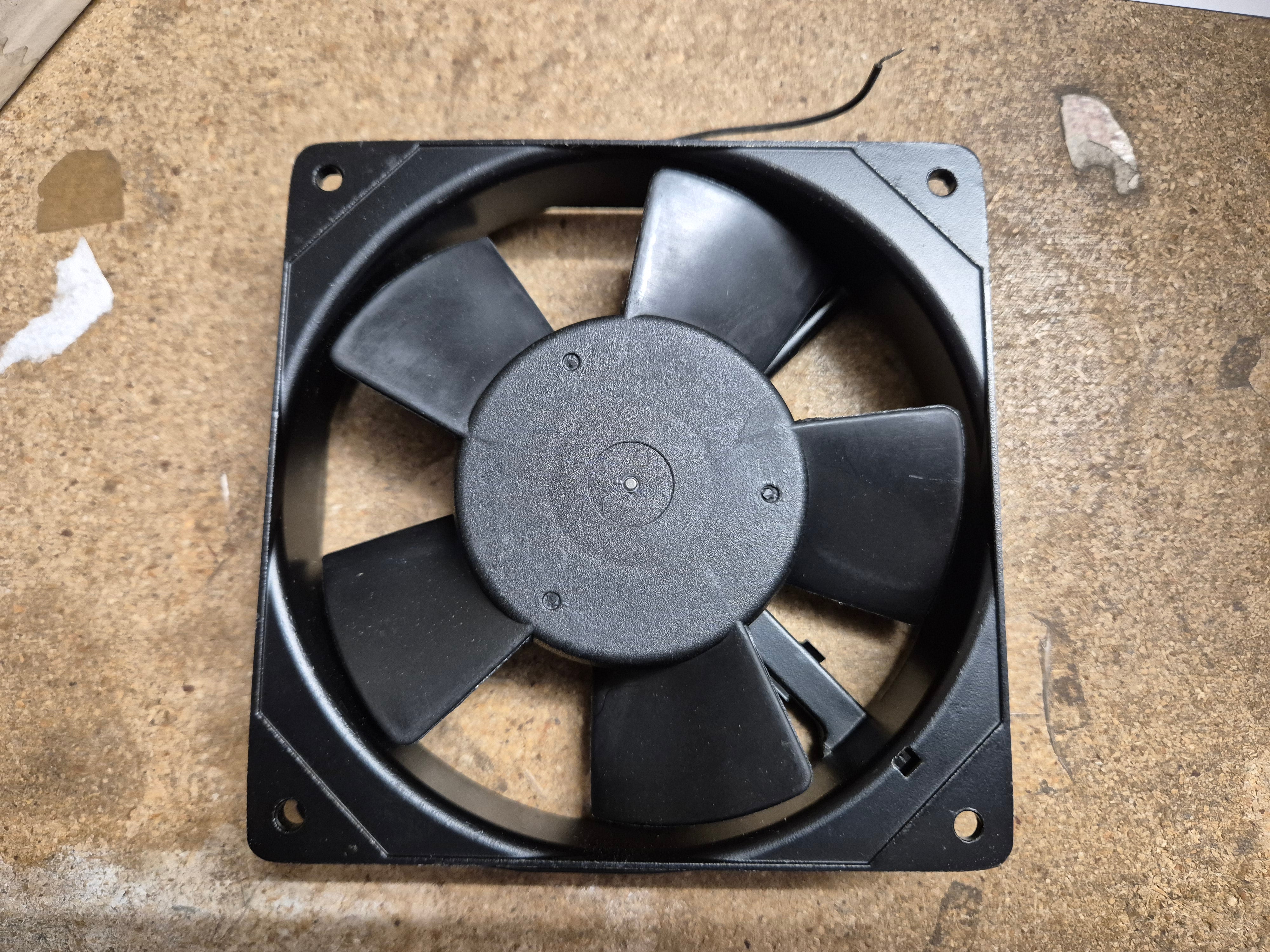 RS Components 115V 19/18W 0.19/0.18W 120mm Axial Cooling Fan ( 498-053 ) USED