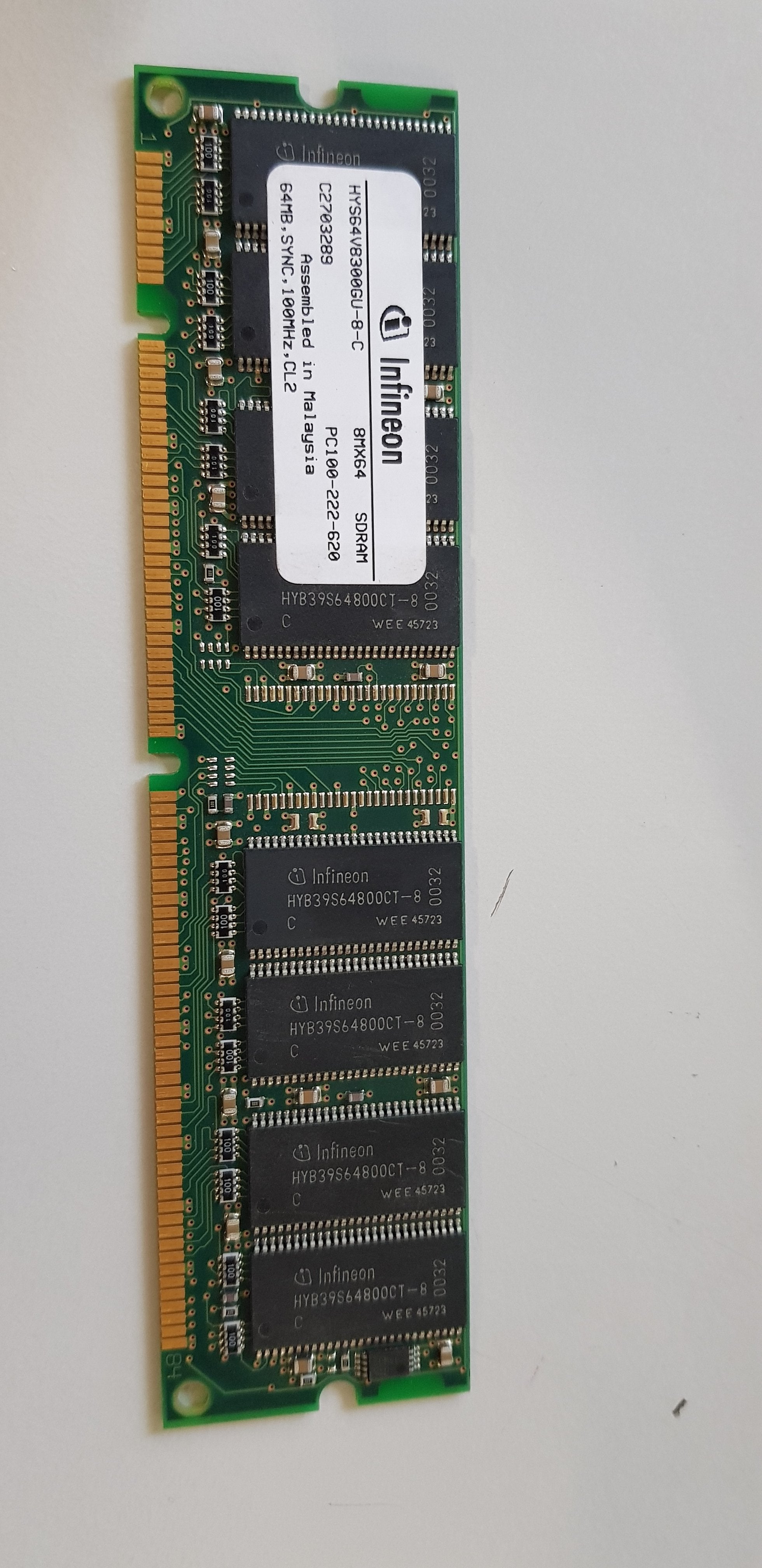 Infineon  64 MB PC100 CL2 168-pin DIMM SDRAM module. ( HYS64V8300GU-8-C)