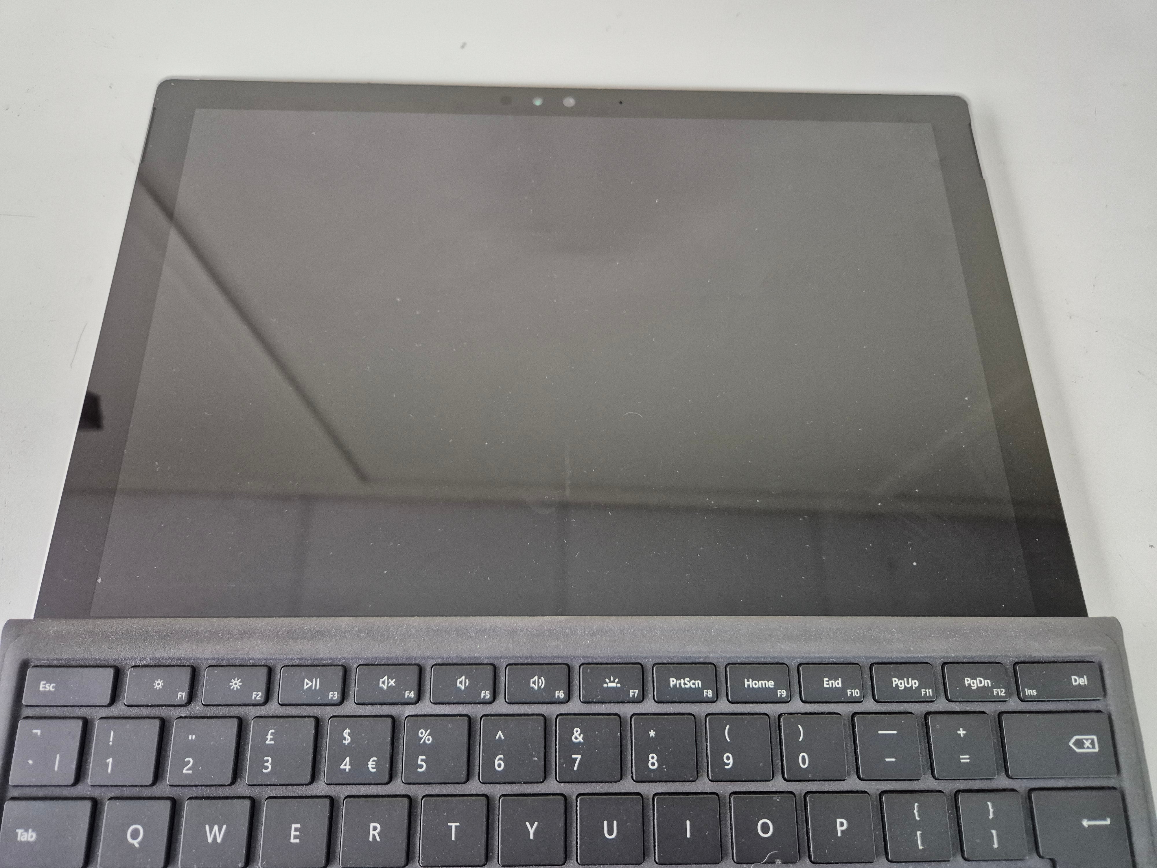 Microsoft Surface Pro 4 240GB SSD 8GB i5-6300U 2.40GHz Win10 12.3" ( 1724 ) USED