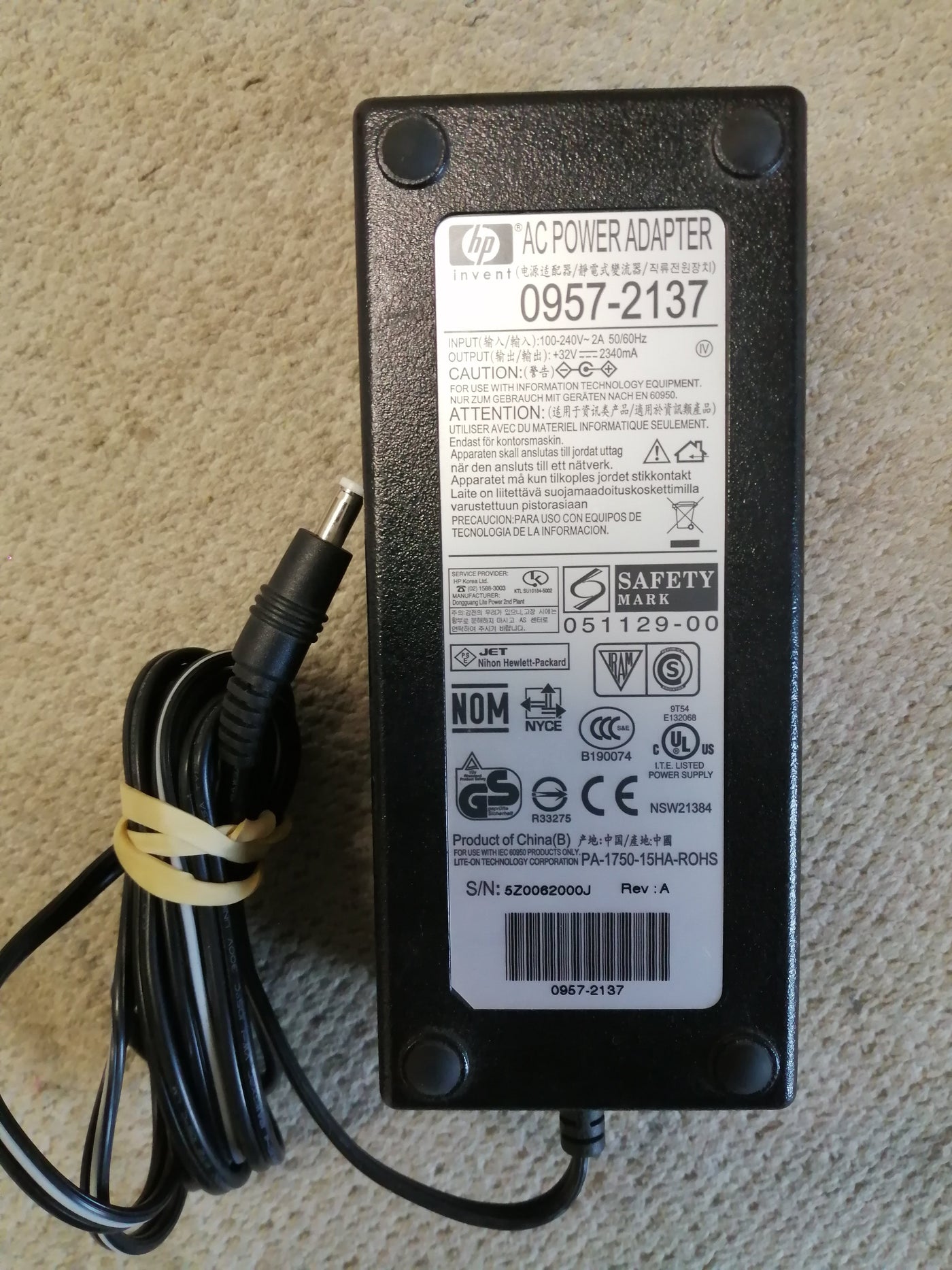 HP 0957-2137 AC ADAPTER in 240v 2a out 32v 2.34a ( 0957 2137 used )