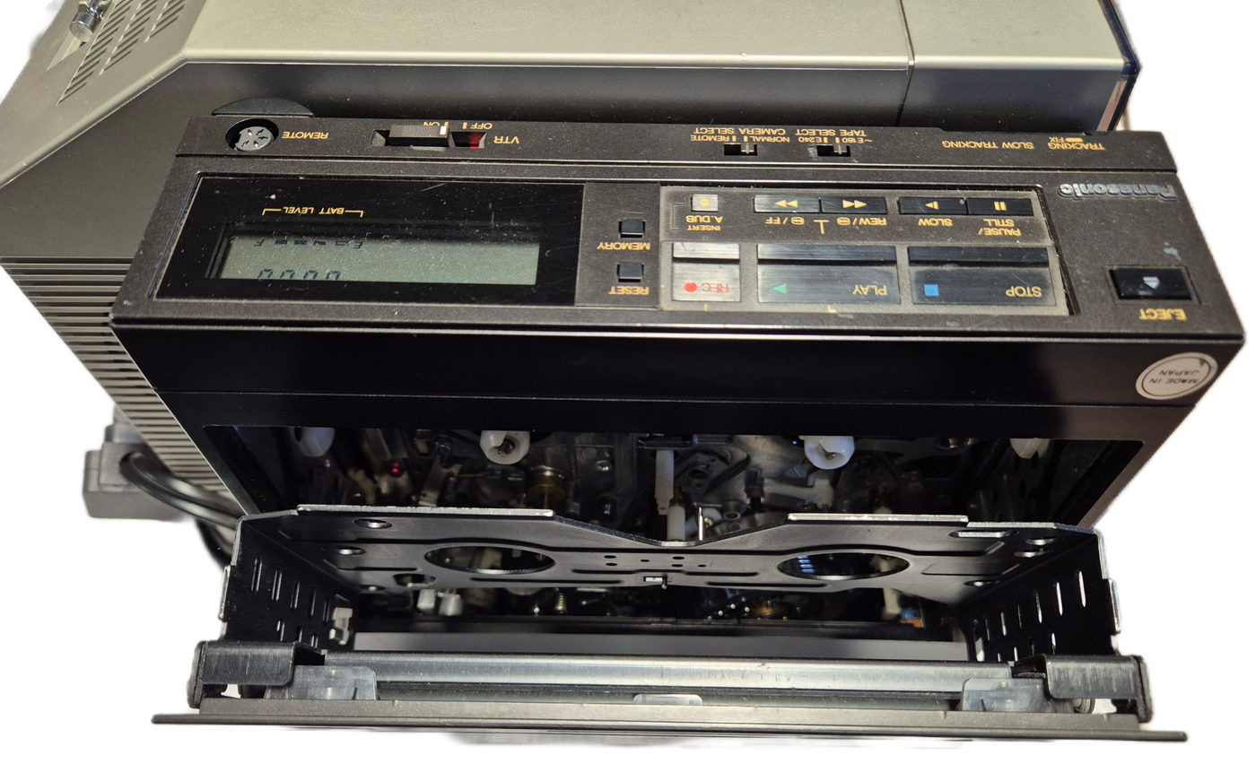 Panasonic TC-1100G Colour TV + NV-180 VHS Video Recorder ( TC-1100G ) USED
