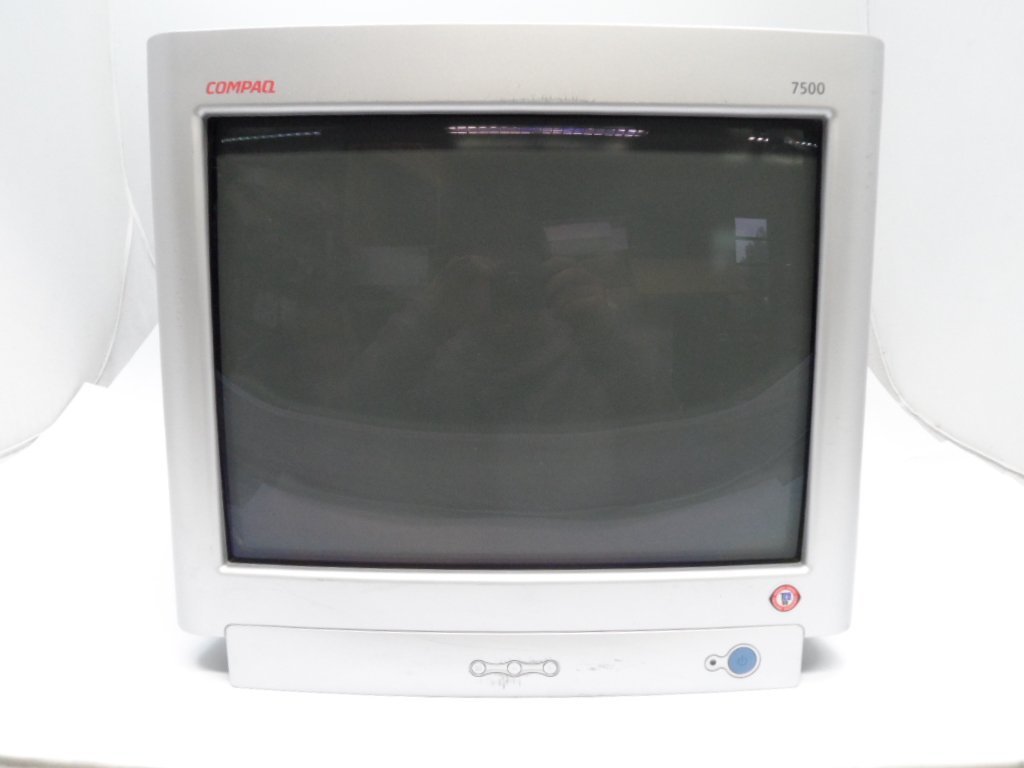 PR11186_7500_Compaq 7500 17"CRT Monitor - Image2