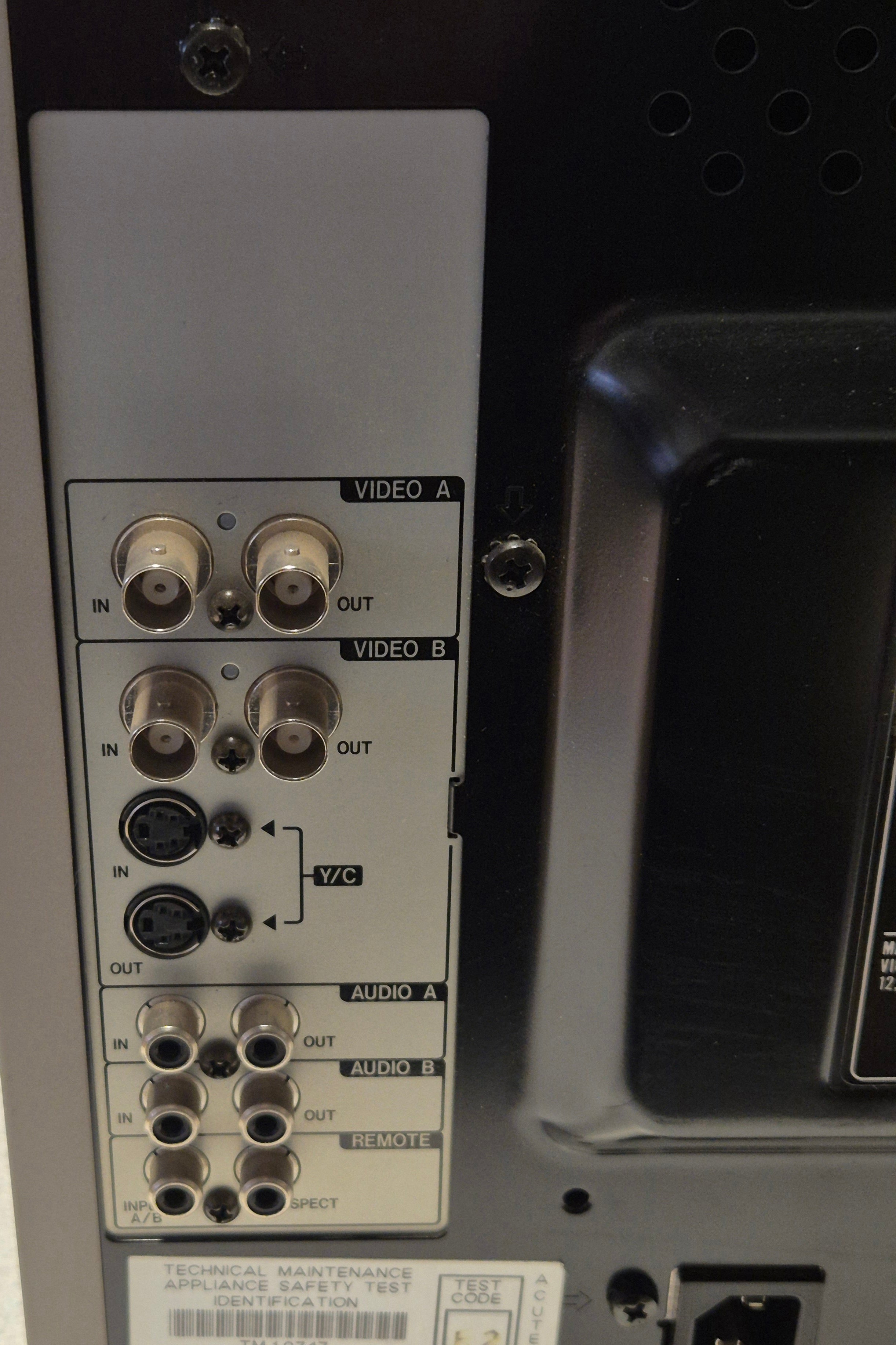 JVC TM-H140PN Colour Video Monitor - Broken Plastics Power on and menu display only tests complete SPR