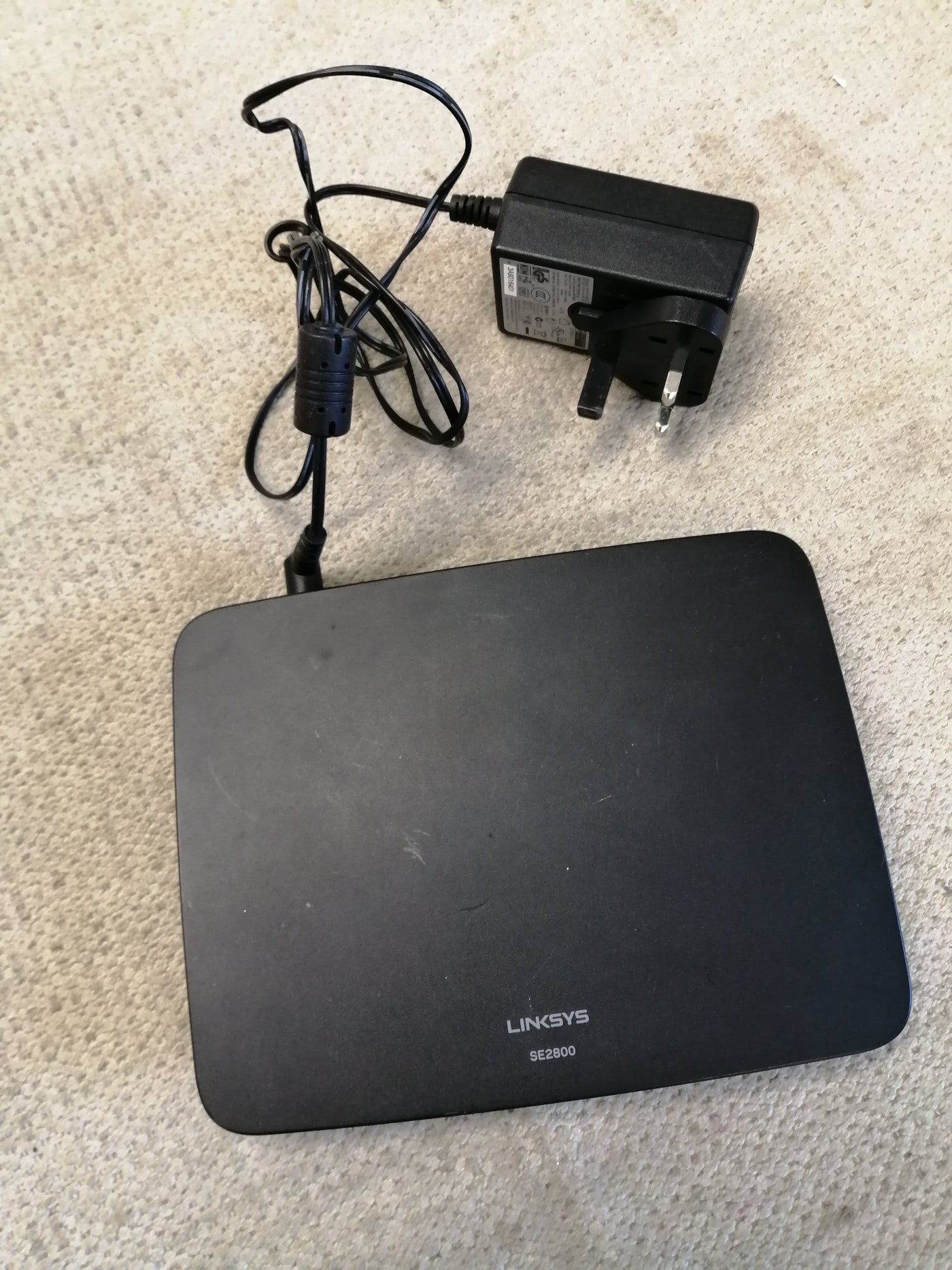 Linksys SE2800 8-Port Gigabit Ethernet Switch 12 V ( SE2800 USED WITH PSU )