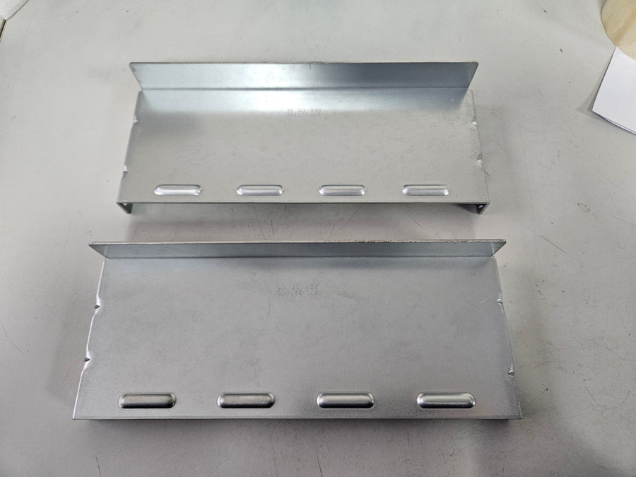 APC Rack Mount bracket L&R - no screws ( 0M-77578 ) USED