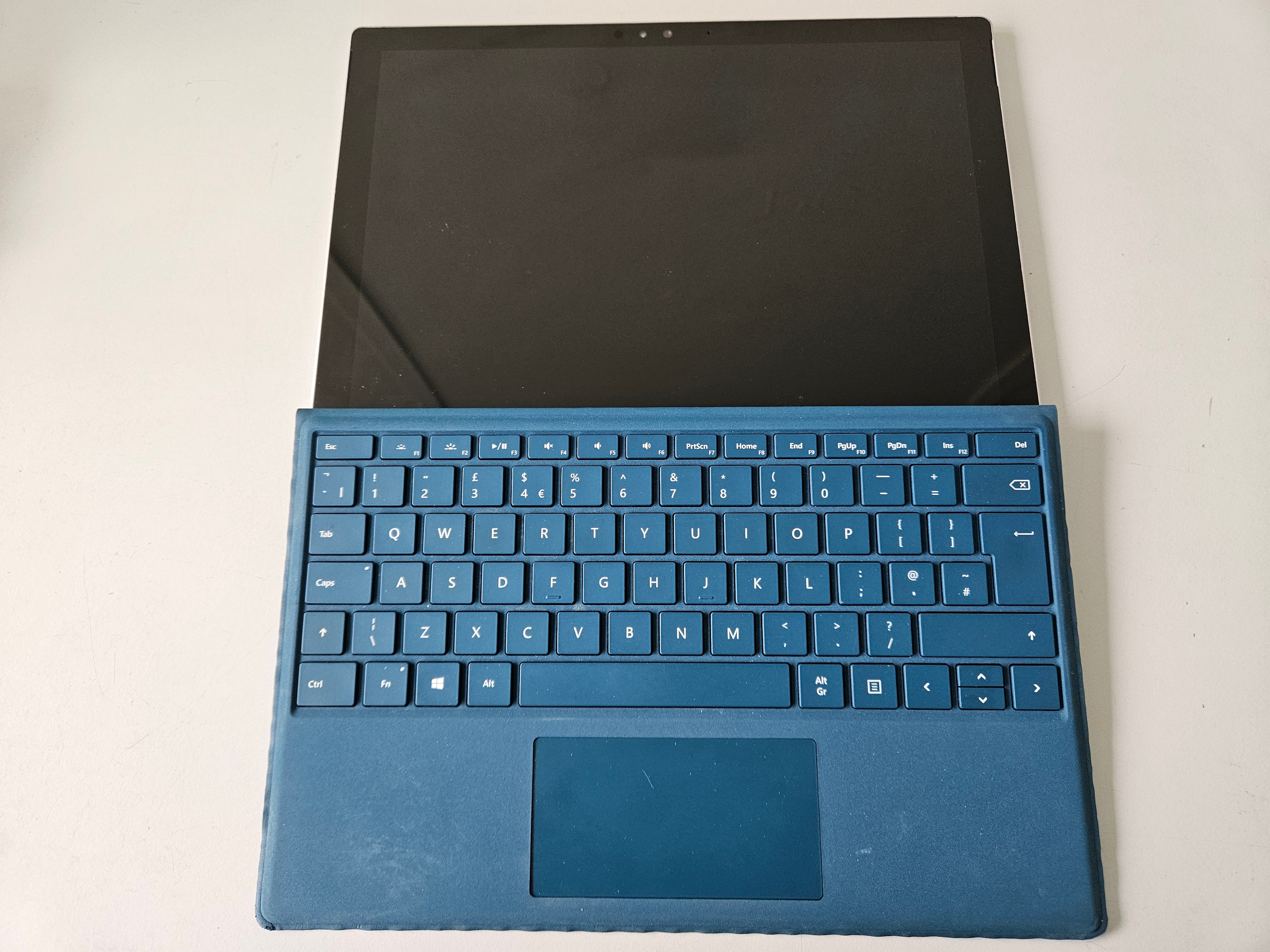 Microsoft Surface Pro 4 128GB SSD 4GB i5-6300U Win10Pro w/ keyboard ( 1724 ) USED