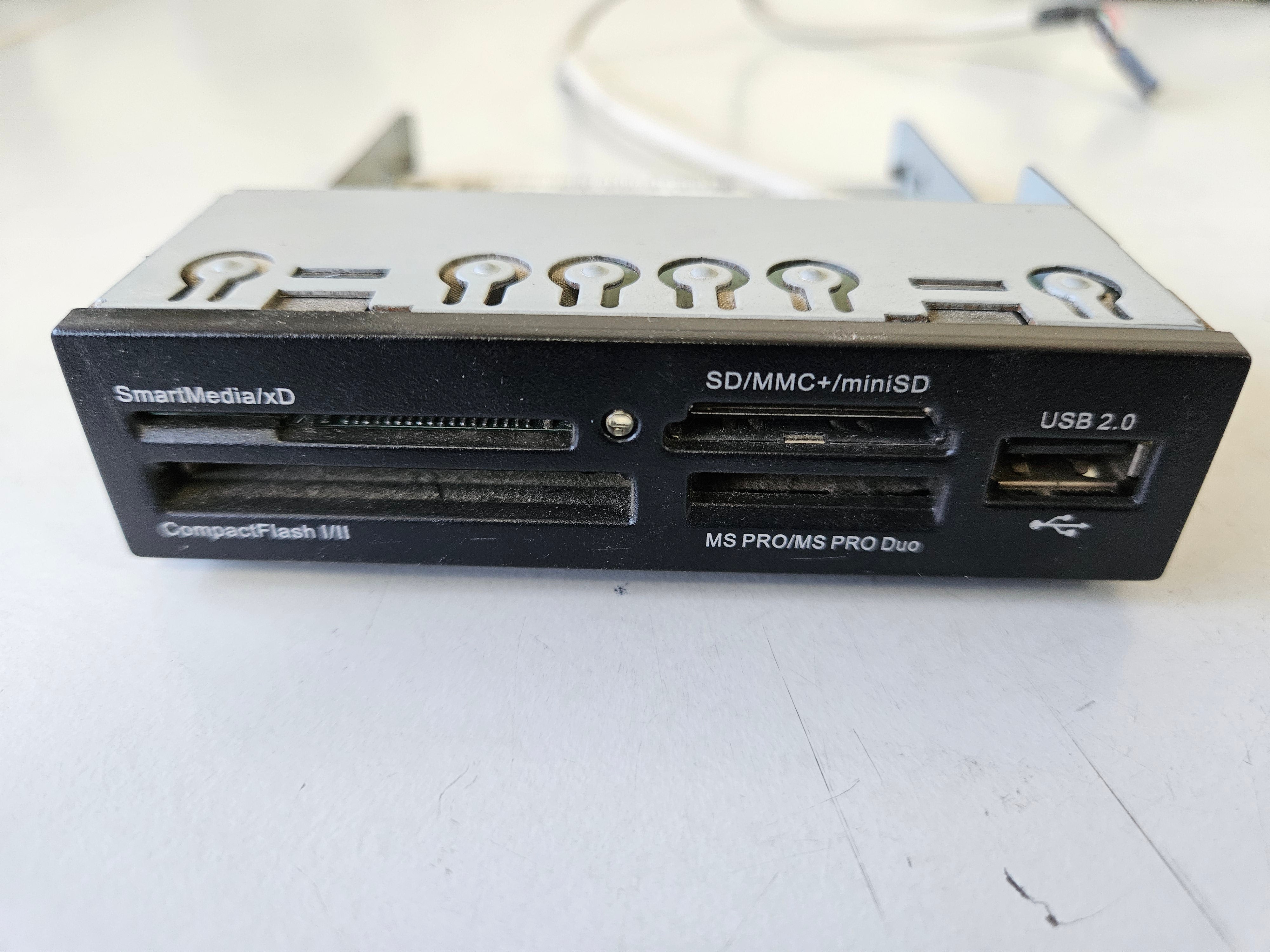 HP Compaq SFF Internal Desktop Media Card Reader ( 405955-003 CR504U2 432548-001 ) USED