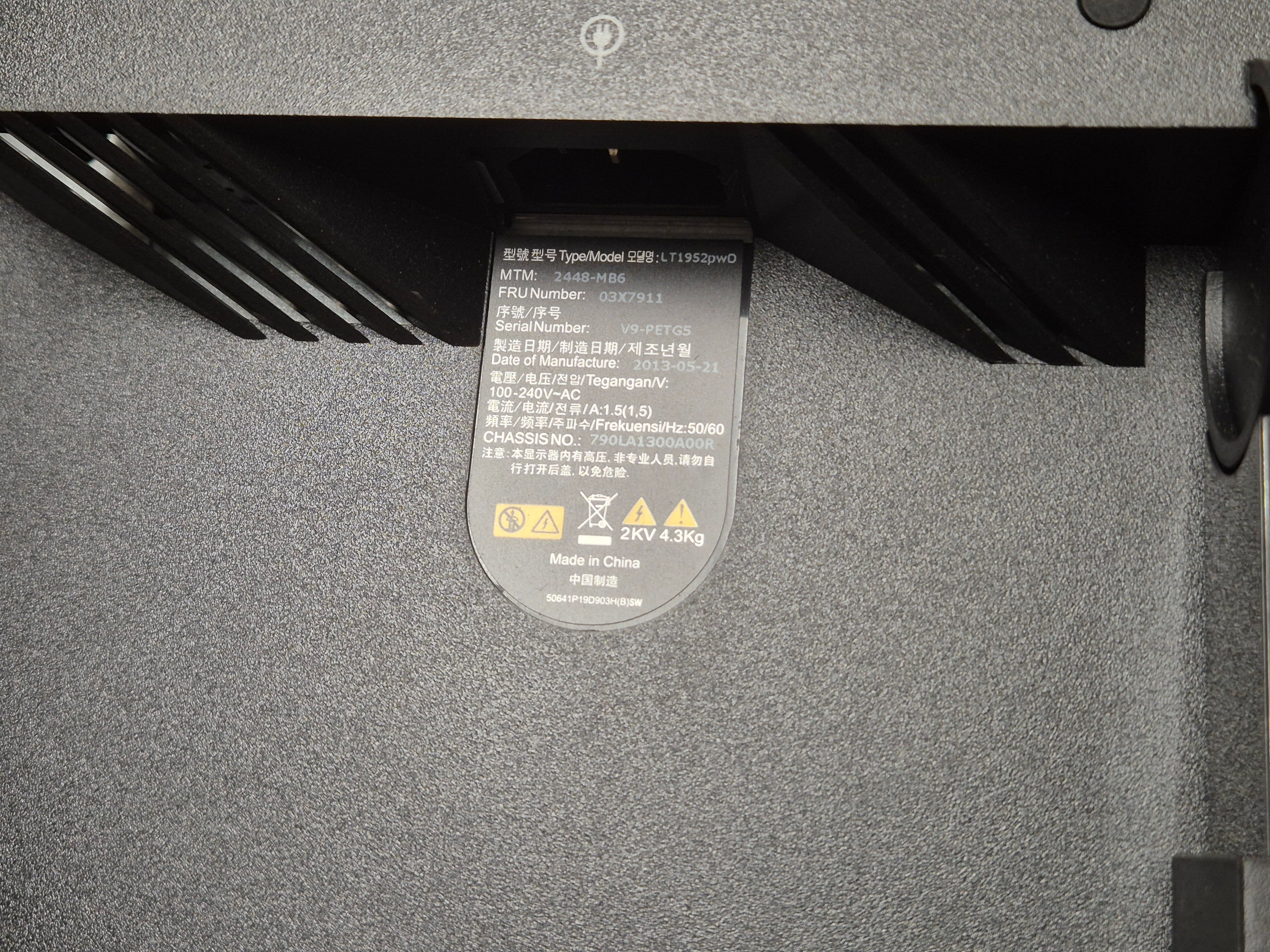 Lenovo ThinkVision LT1952pwD 19in TFT-LCD Monitor with LED ( 03X7911 2448-MB6 ) USED