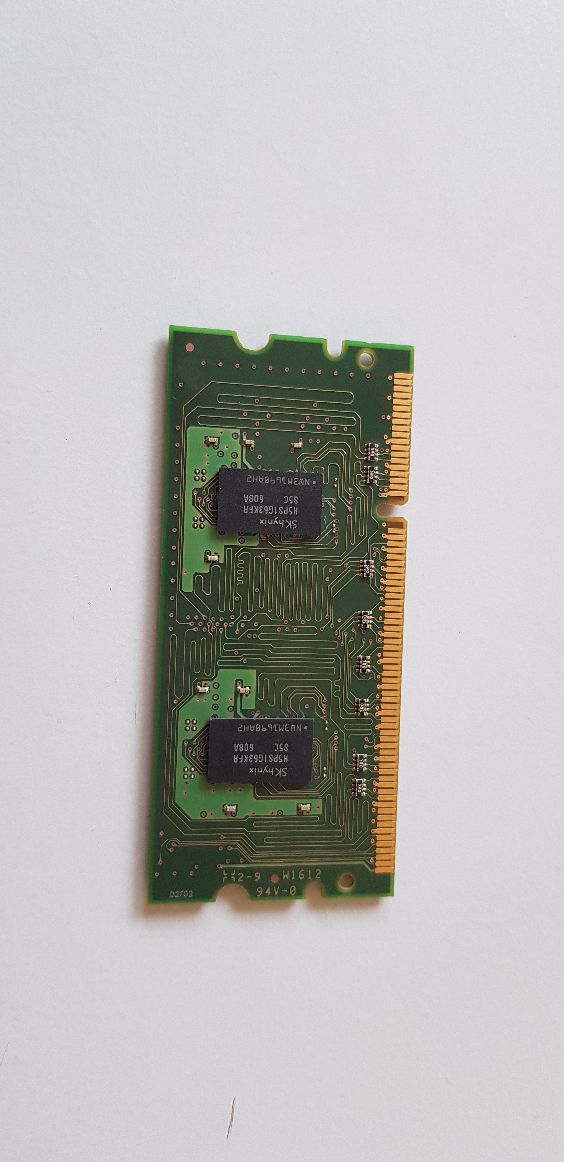 SanMax Technologies 512MB 2Rx16 EP2-2600B-555 SDRAM SODIMM Memory Module (SMD2-P51246HK1-6E)