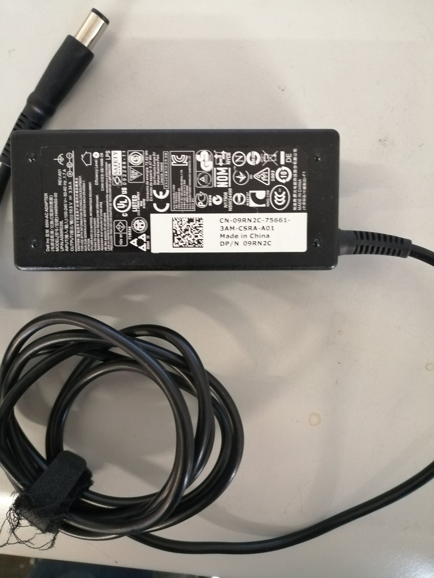 DELL 65W AC ADAPTER HA65NS5-00 IN 240 V OUT19.5 V ( 09RN2C USED )