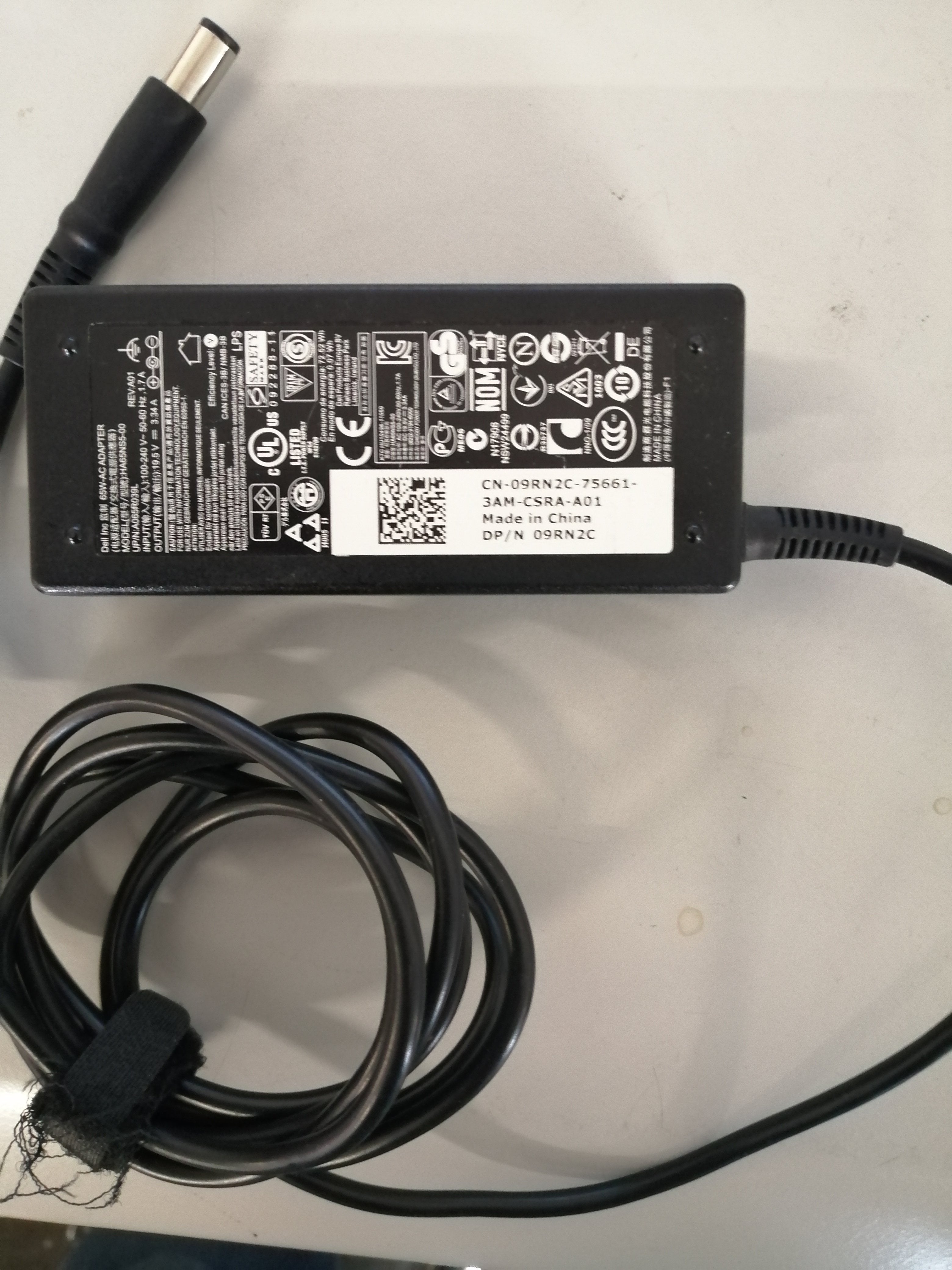 DELL 65W AC ADAPTER HA65NS5-00 IN 240 V OUT19.5 V ( 09RN2C USED )
