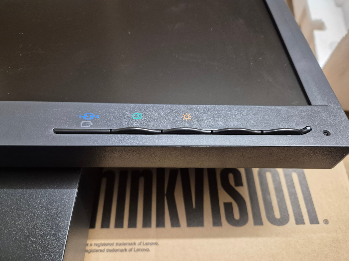 Lenovo ThinkVision LT1712p 17" LCD Flat Panel Monitor ( L1711pC 5047-HC2 03X7959 ) USED