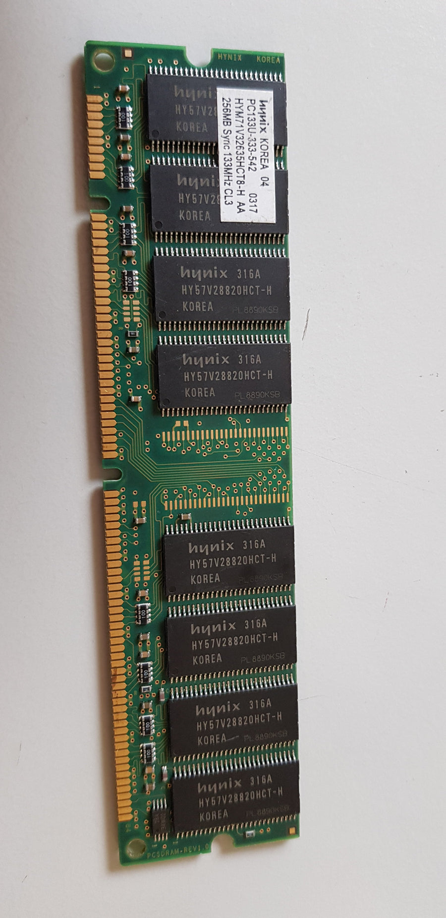 Hynix 256MB PC133U CL3 nonECC SDRAM DIMM Memory (HYM71V32635HCT8-H   AA)