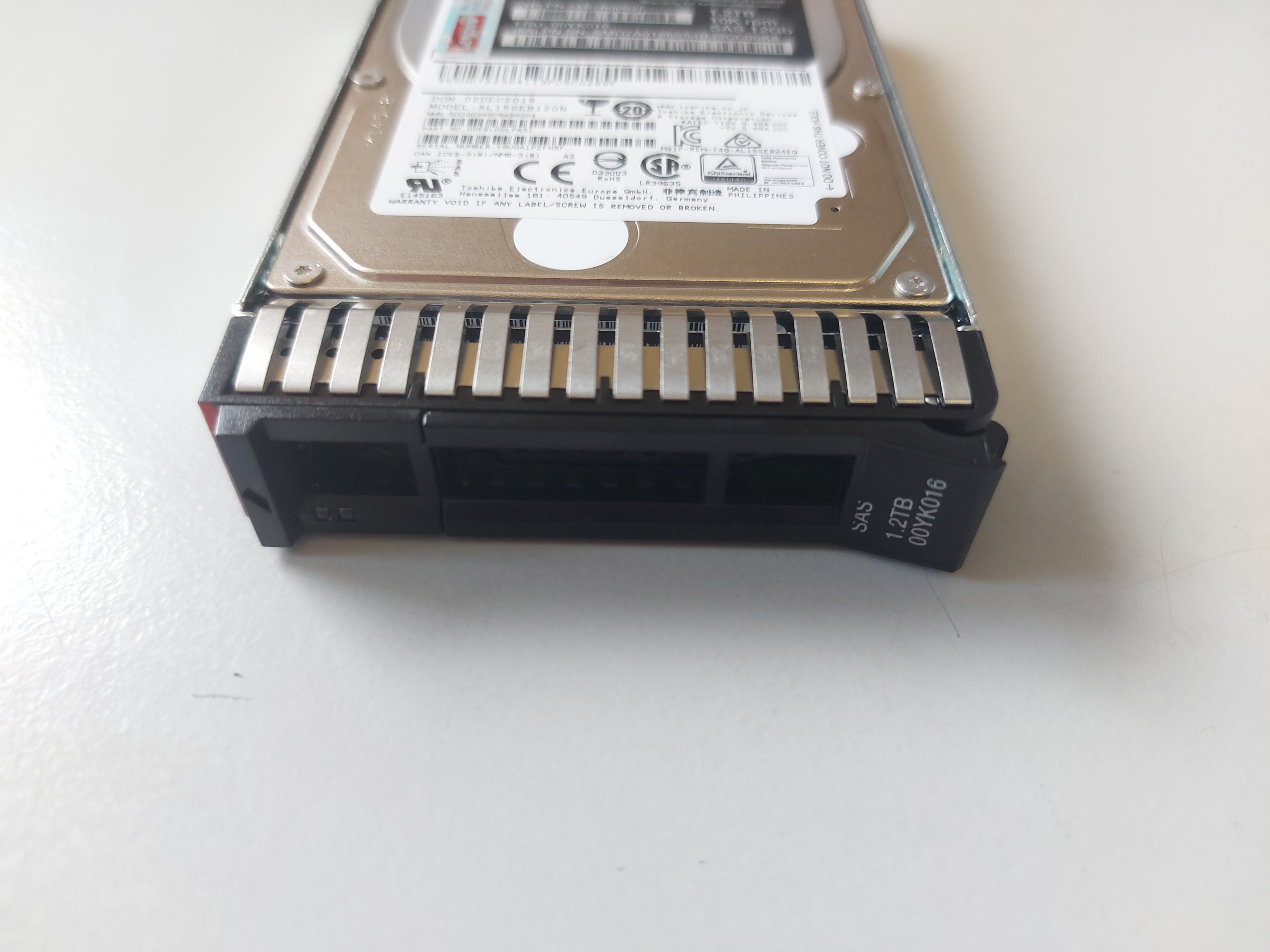 Toshiba Lenovo ThinkSystem 1.2TB 10Krpm SAS 2.5in HDD in Caddy ( AL15SEB120N HDEBL02LPA51 7XB7A00027 00YK016 ) REF