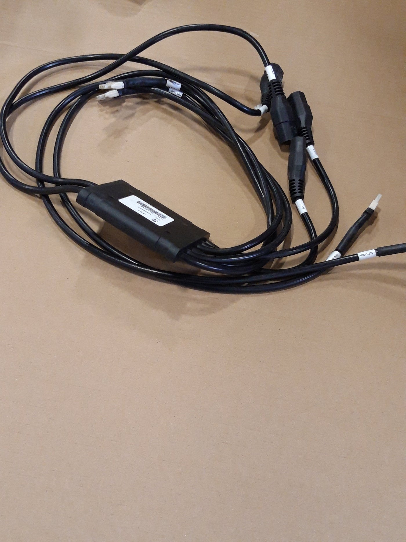 IBM DS8000 Power Distribution Box and Cable (22R0842 USED)