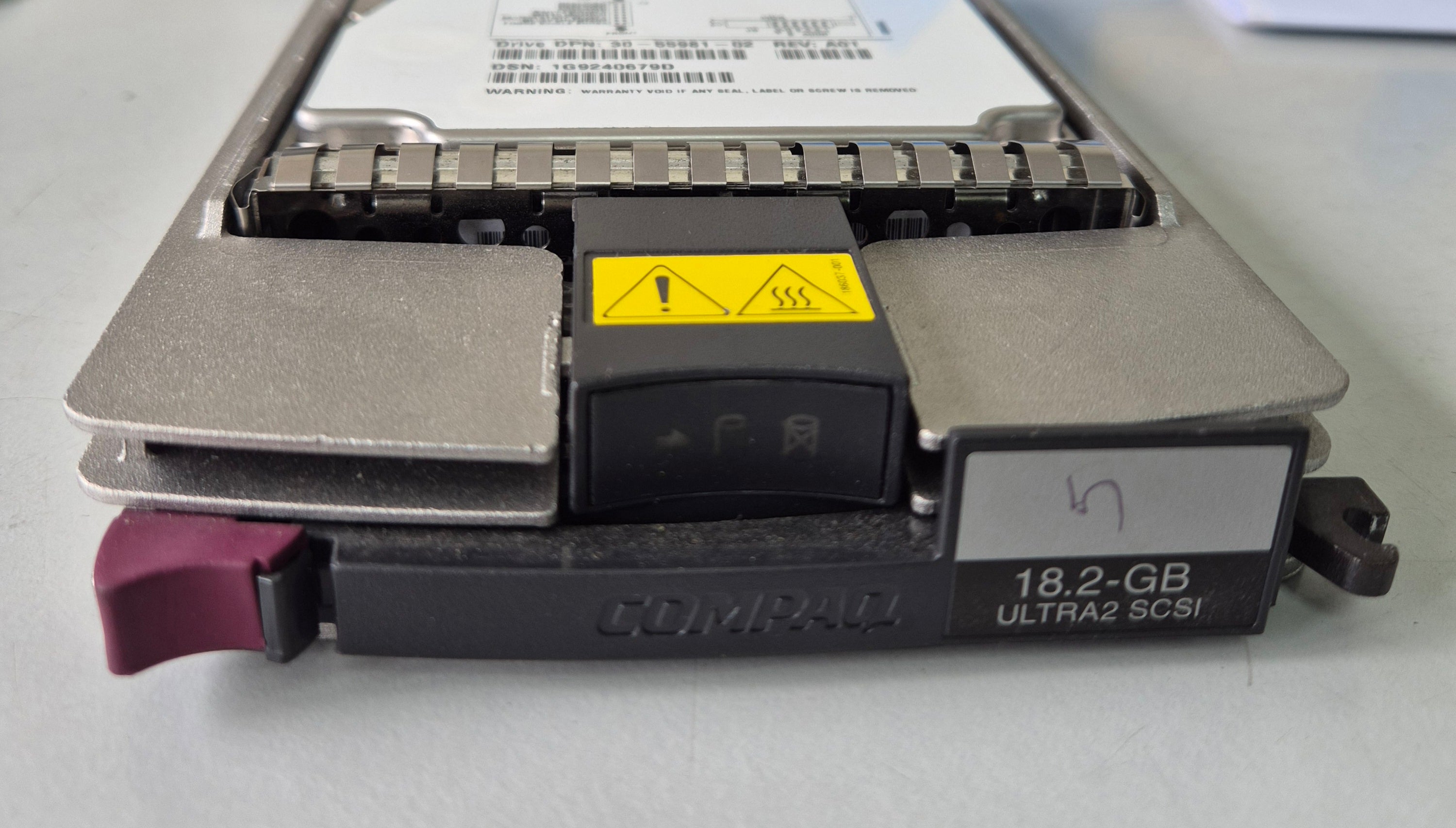 Compaq Seagate 18GB 7200RPM SCSI 80-Pin 3.5in HDD in Caddy ( 104922-001 BB01811C9C 9L2004-032 30-55981-02 104663-001 ) USED