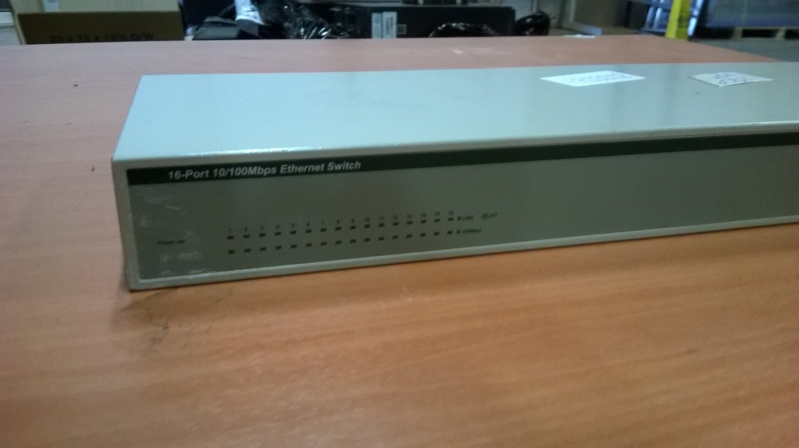 Newlink CABLE NLHUB-916M  COMPACT 16 port Ethernet Switch (NLHUB-916M)