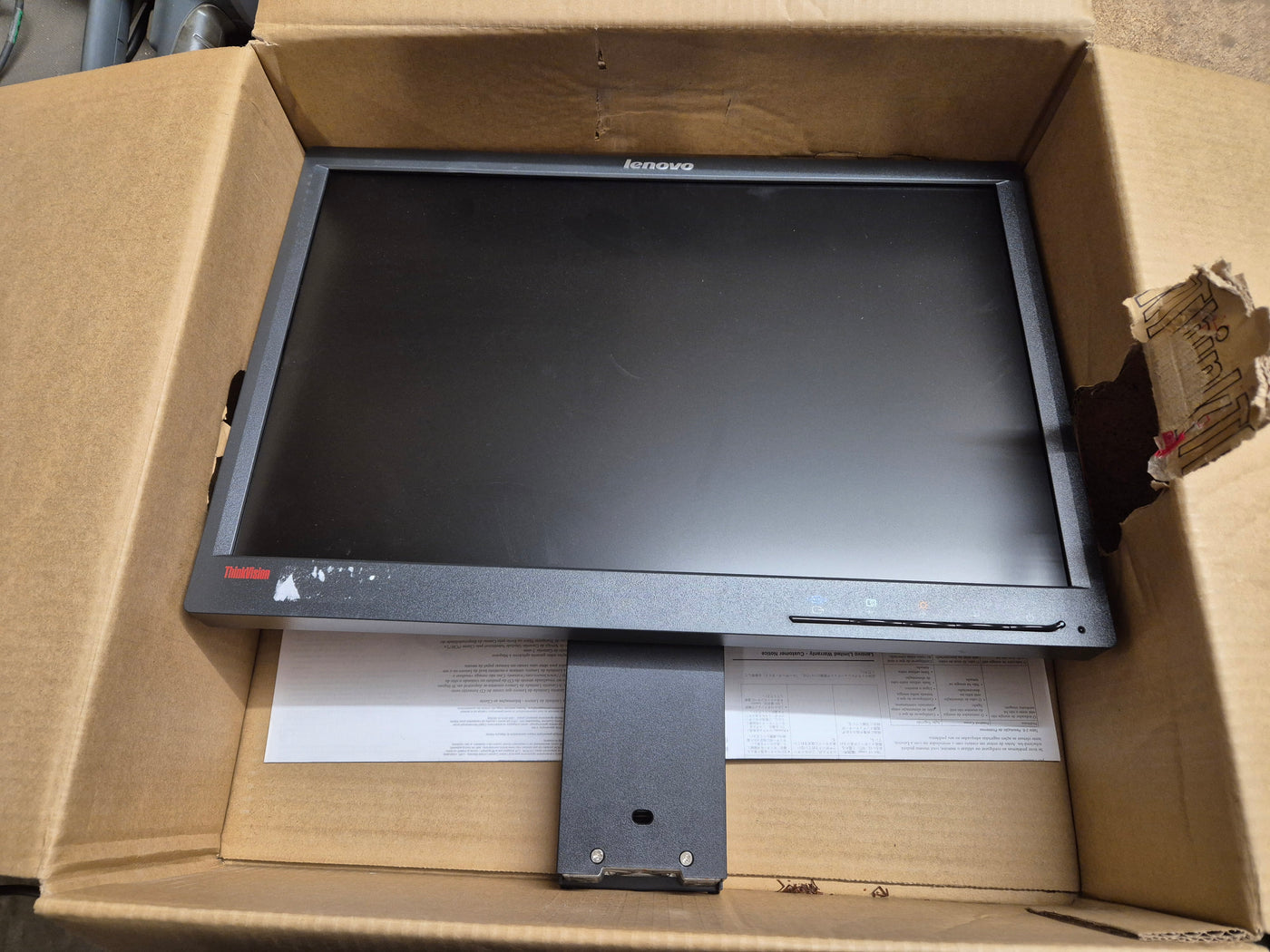 Lenovo ThinkVision LT1952pwD 19in TFT-LCD Monitor with LED ( 03X7911 2448-MB6 ) USED