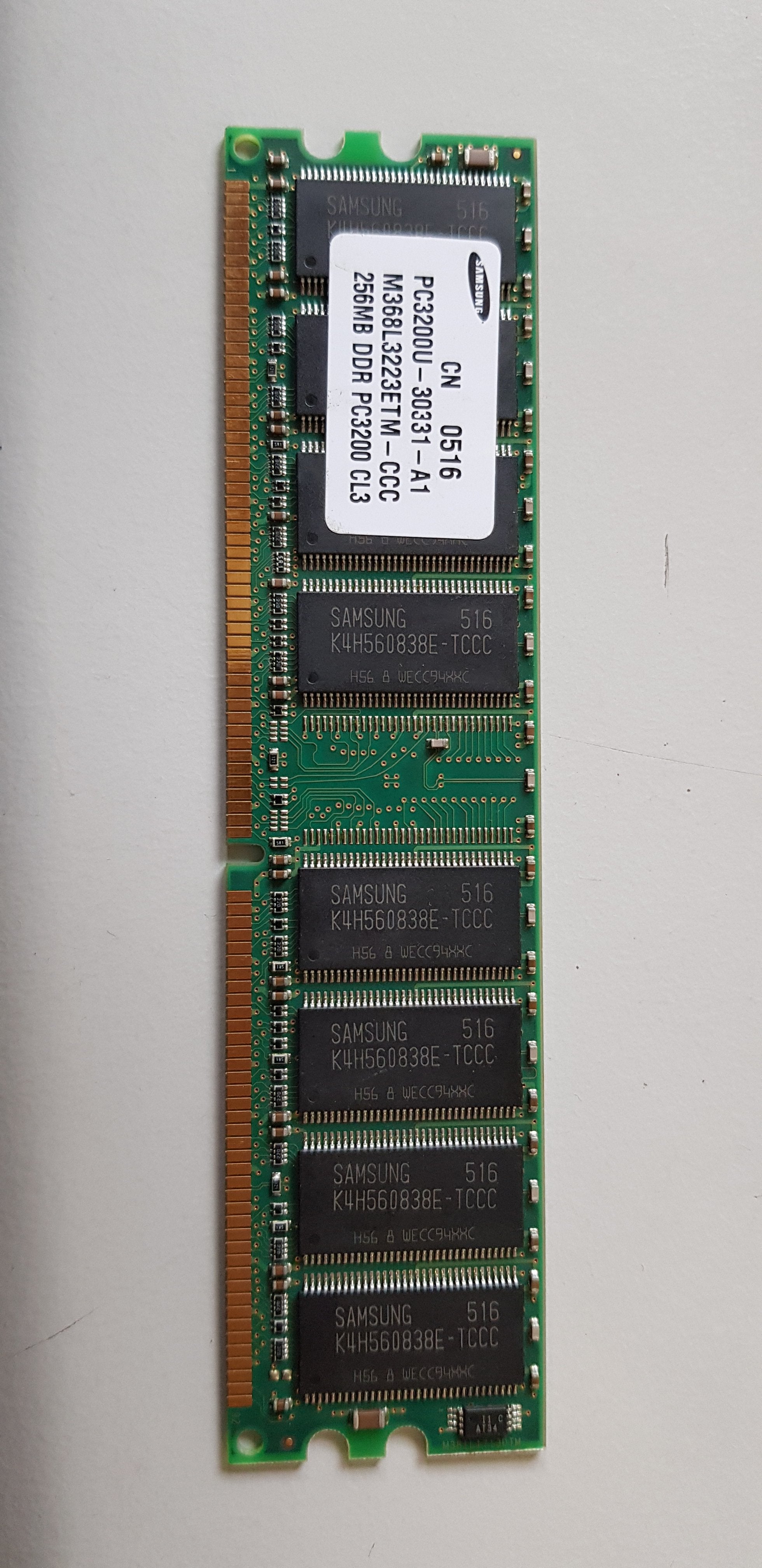 Samsung 256MB PC3200 DDR-400MHz Non-ECC Unbuffered CL3 184-Pin DIMM Memory Module (M368L3223ETM-CCC)