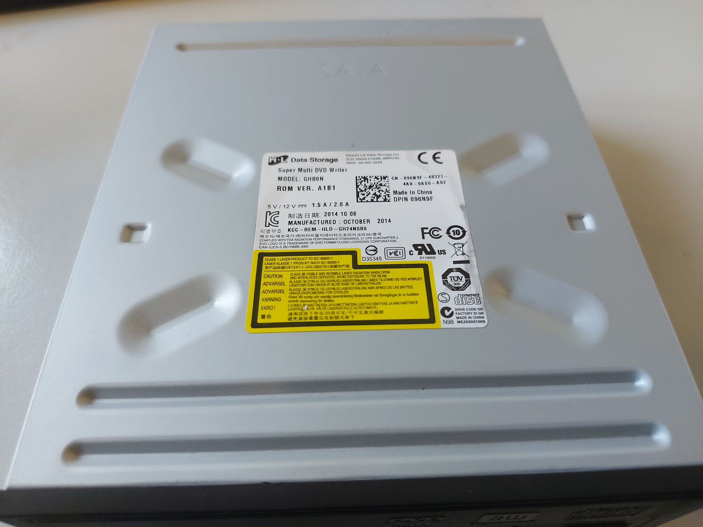 HL Data Storage GHB0N Super Multi CD/DVD Internal SATA Read / Write Drive (096N9F)