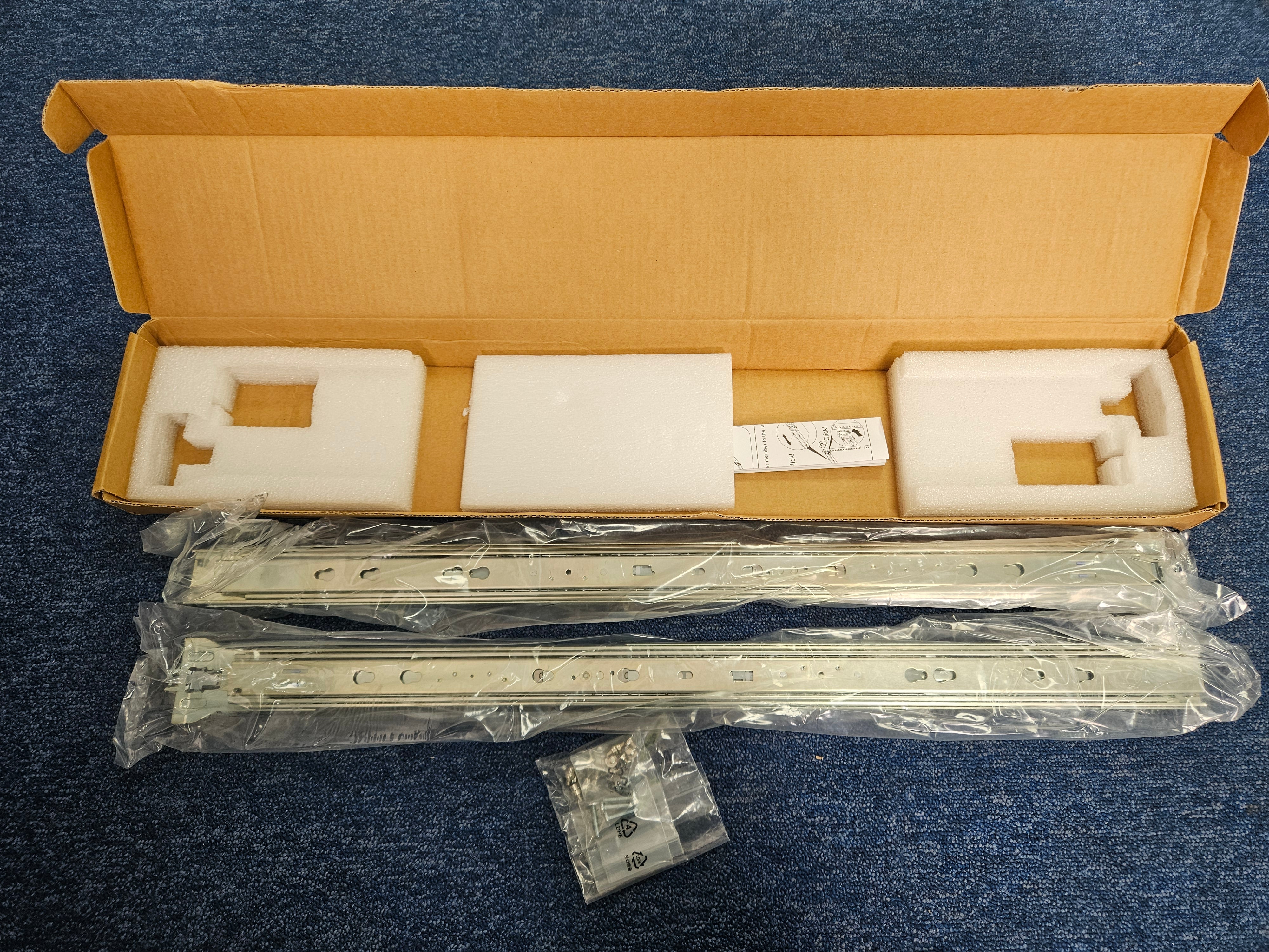Chenbro 2U to 4U 26 Tool-Less Kingslide Rail Kit ( 84H323610-034 ) NOB